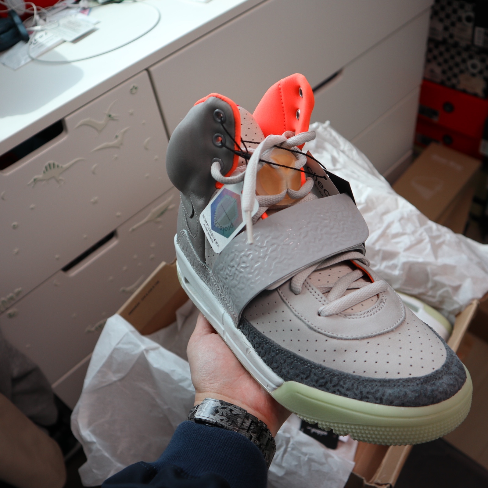 Nike Air Yeezy 1 Zen Grey 착용 스타일 - 5