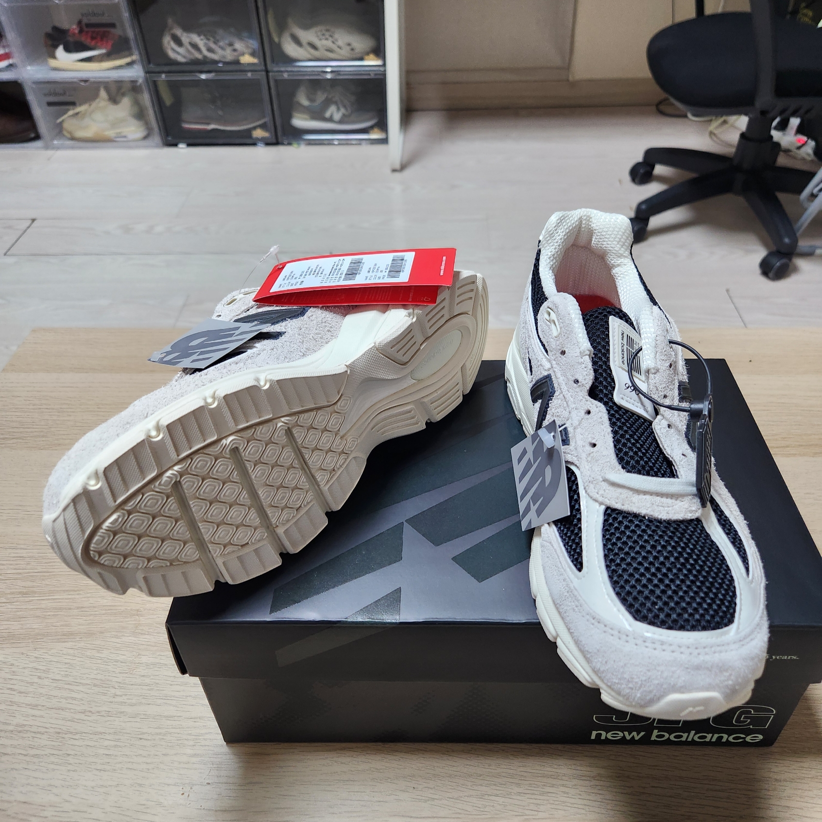 New Balance x Joe Freshgoods 990v4 Made in USA White Black 착용 스타일 - 9