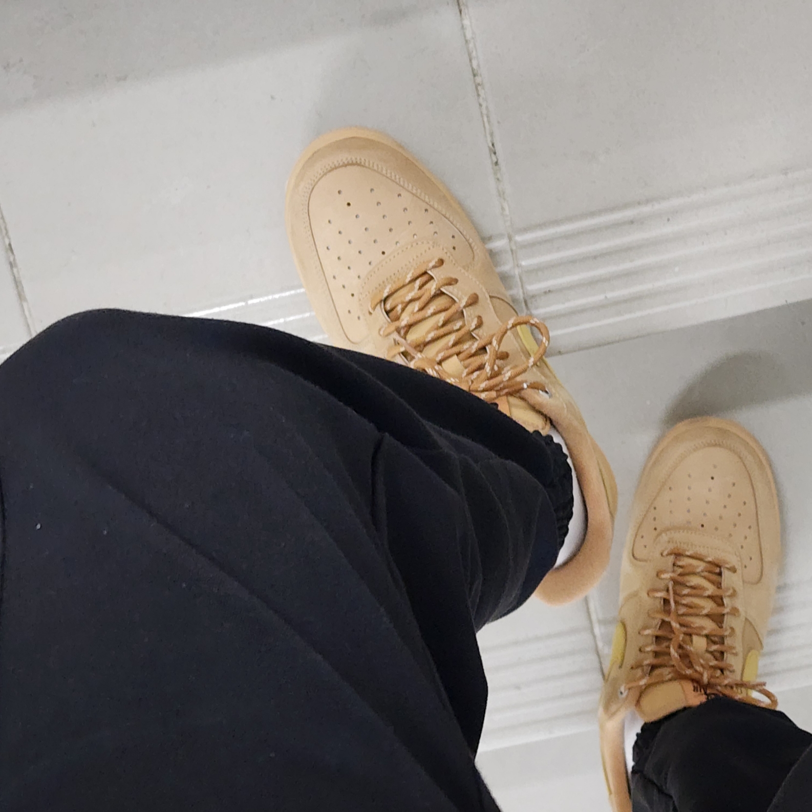 Nike Air Force 1 '07 WB Flax 착용 스타일