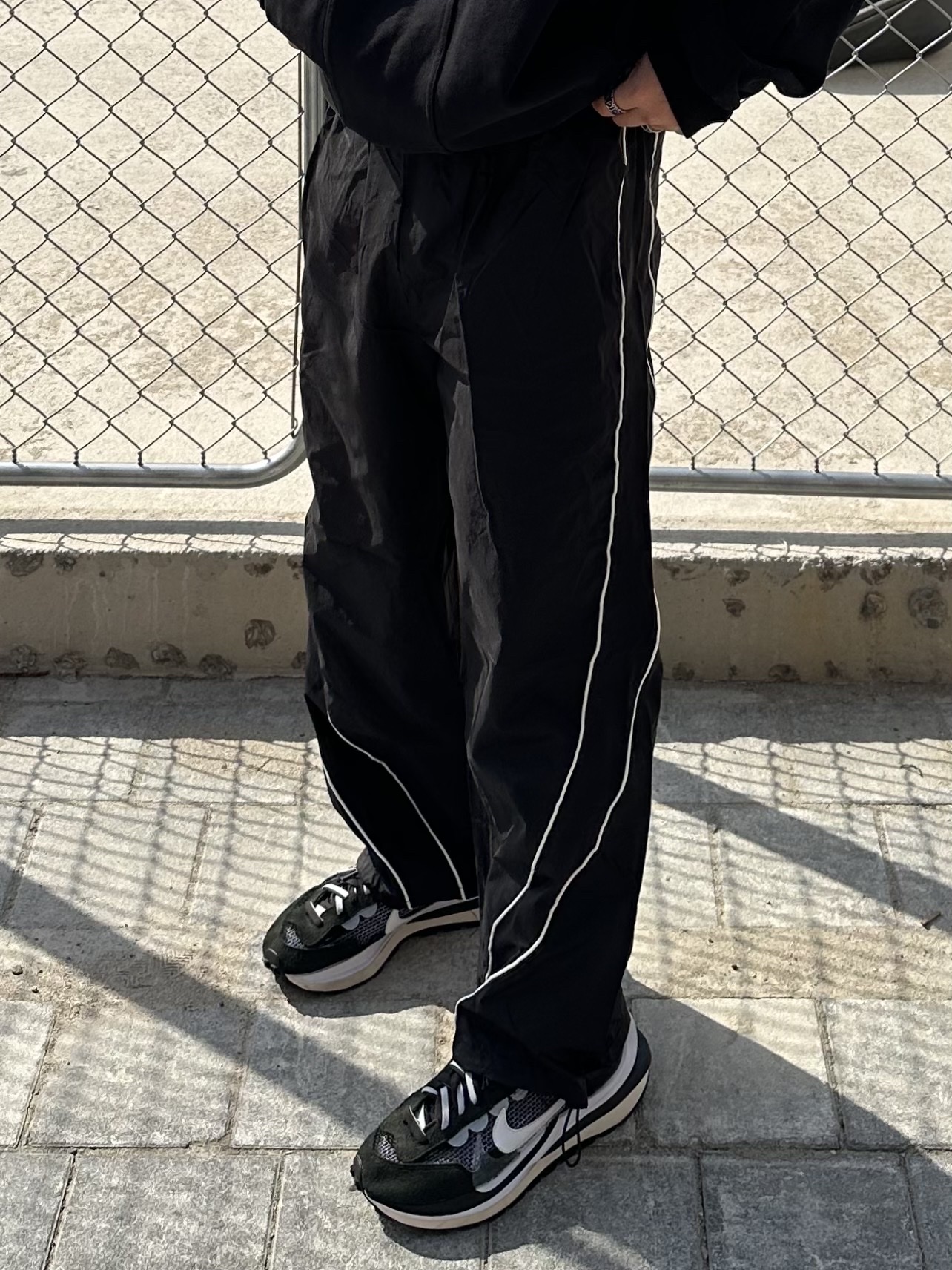 Nike x Sacai VaporWaffle Black White 착용 스타일 - 5