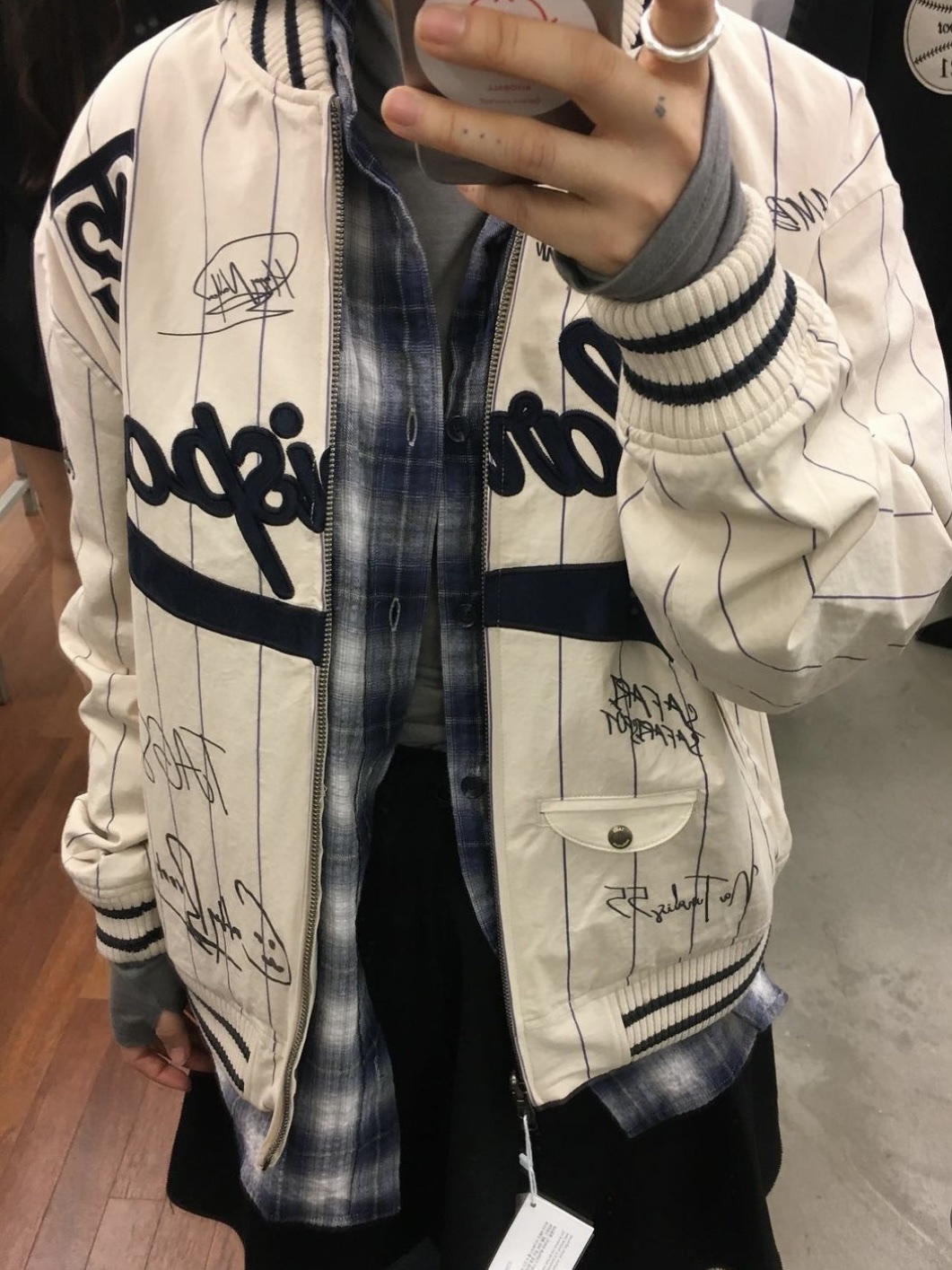 Safarispot One Way Stripe Hoodie Zipup Green Navy, Safarispot Safari Capri Cargo Pants Khaki 착용 스타일 - 4