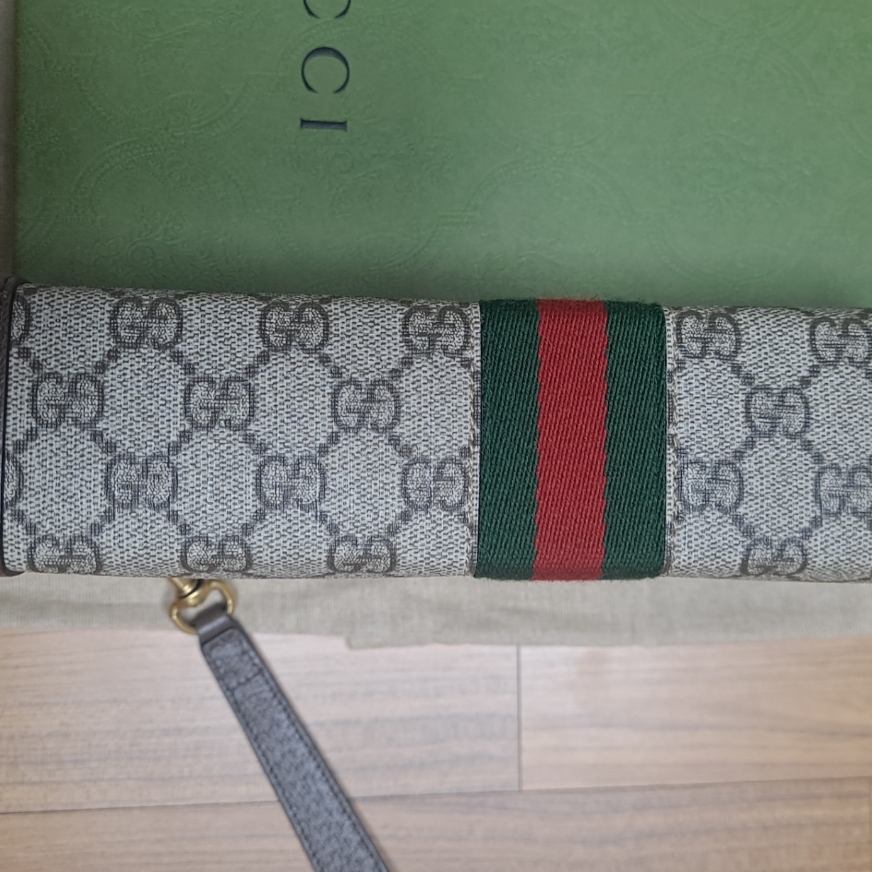 Gucci GG Supreme Canvas Ophidia Pouch Beige Ebony 착용 스타일 - 5