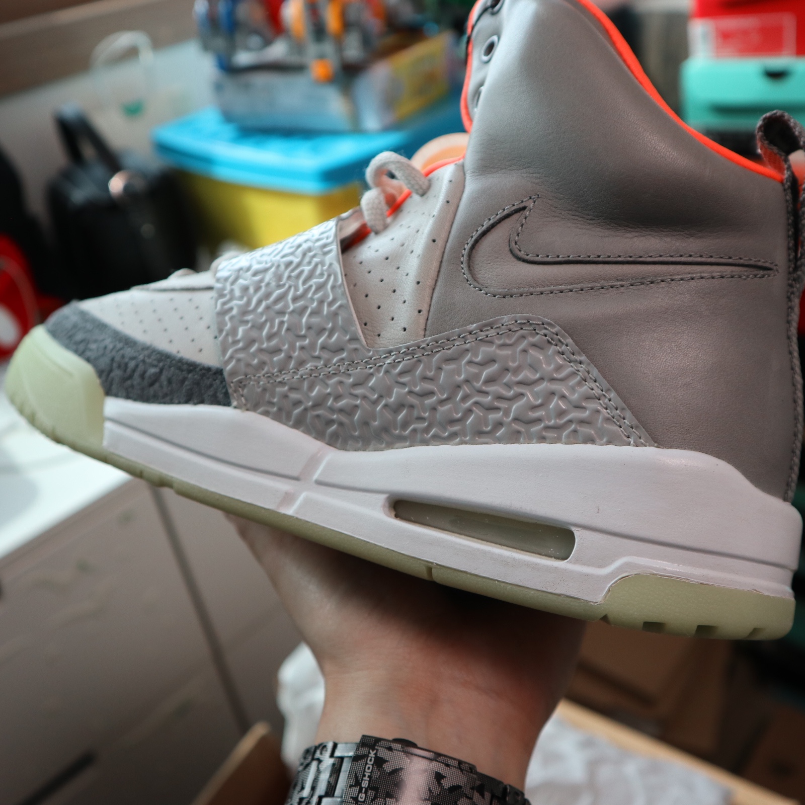 Nike Air Yeezy 1 Zen Grey 착용 스타일 - 7
