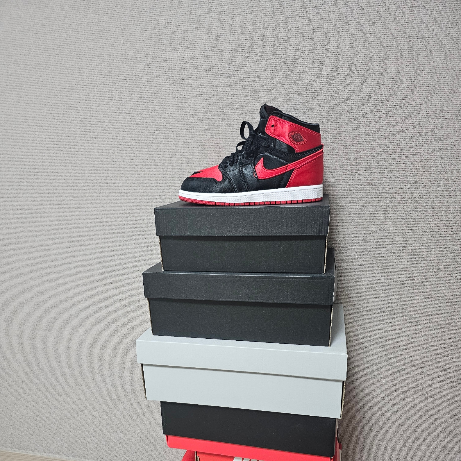 (PS) Jordan 1 Retro High OG Satin Bred, Jordan 4 Retro Bred Reimagined 착용 스타일 - 2