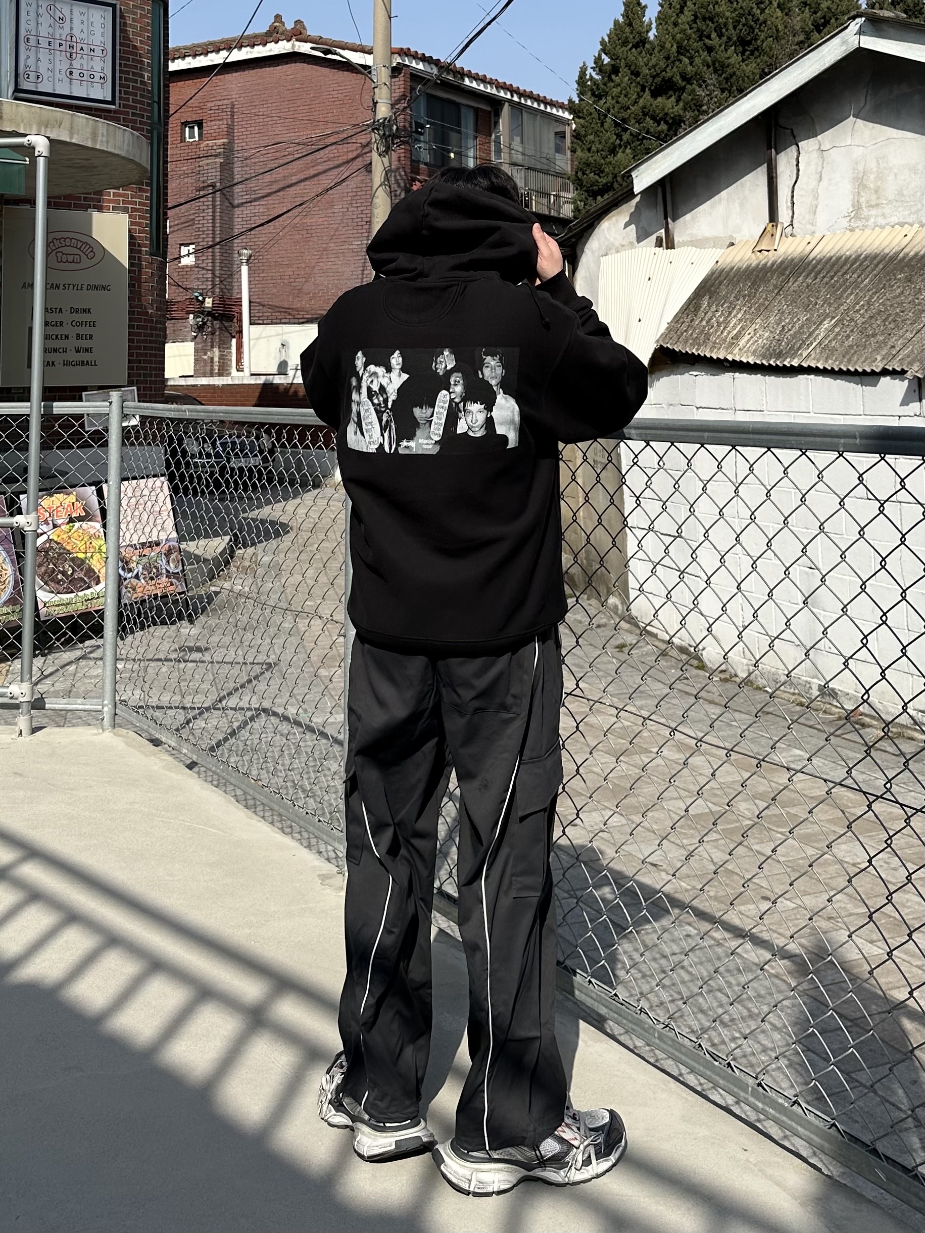 Stussy x Martine Rose Collage Pigment Dyed Hoodie Black, Balenciaga 3XL Sneakers Grey White Red 착용 스타일 - 1