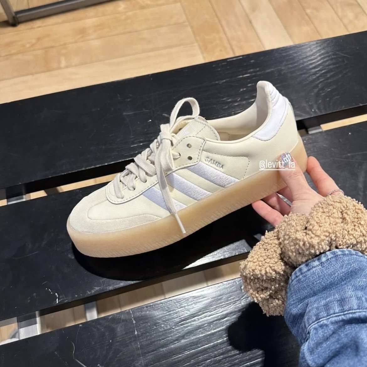 (W) Adidas Sambae Wonder White Silver Metallic 착용 스타일 - 1