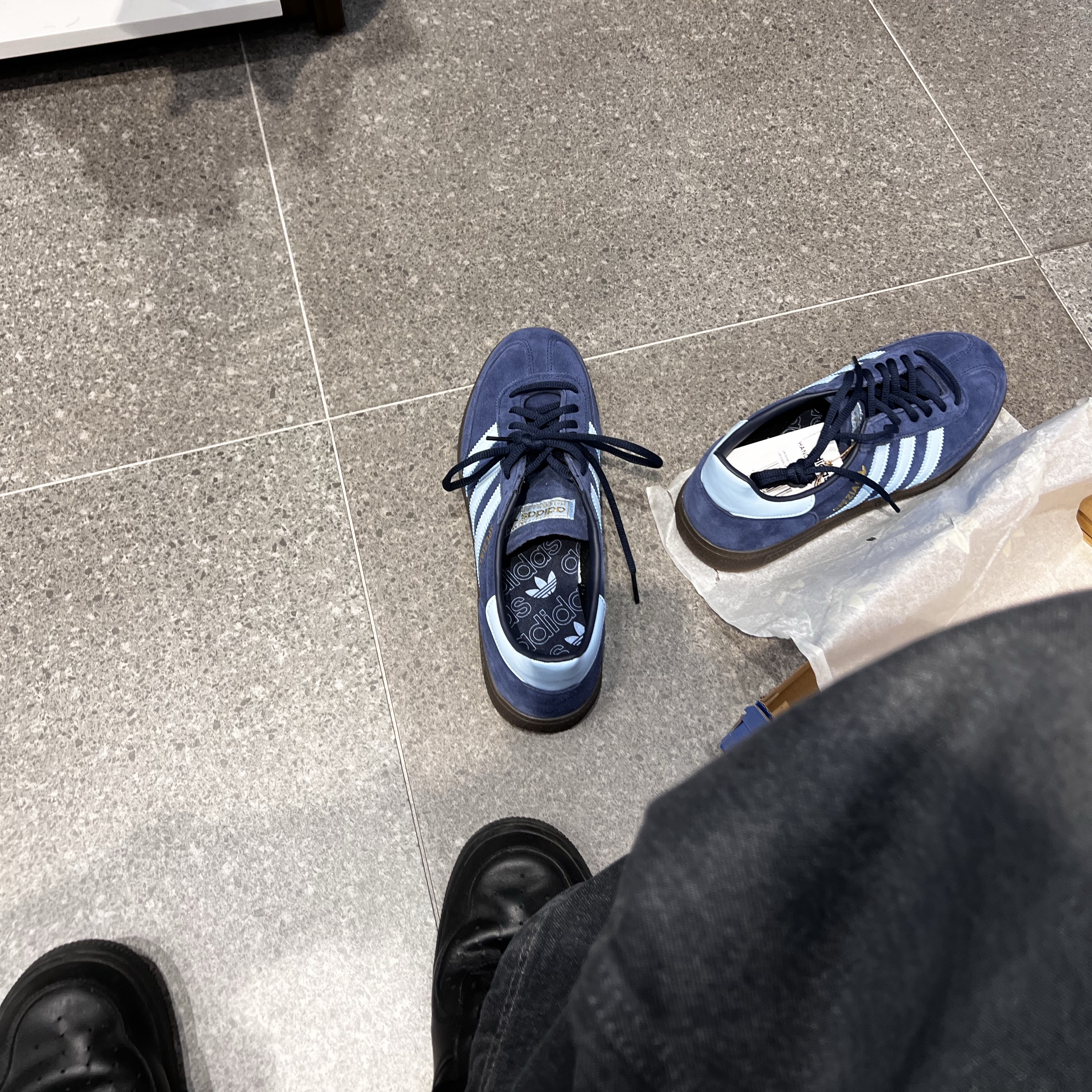 Adidas Spezial Handball Collegiate Navy 착용 스타일