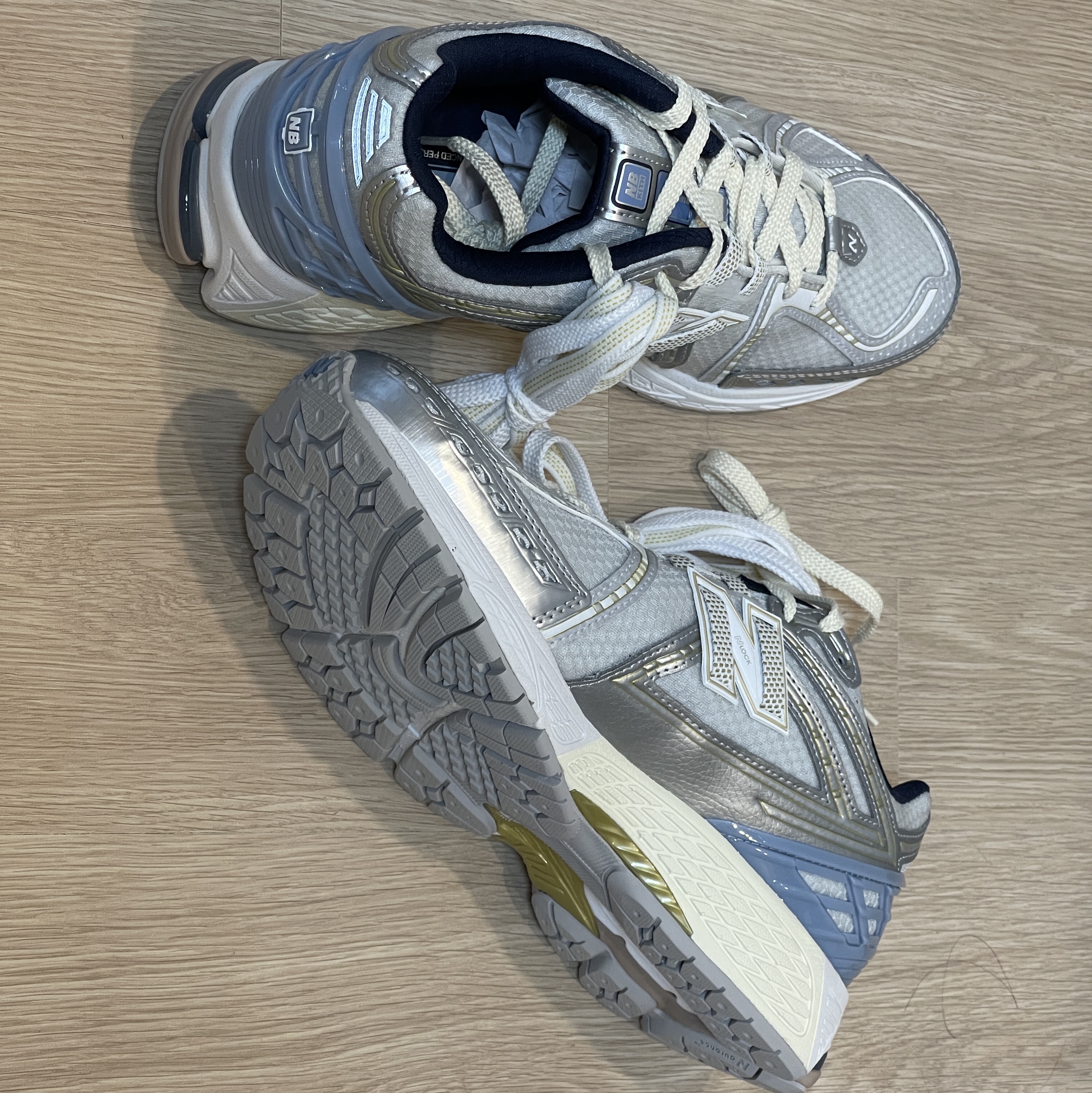 New Balance x Kith 1906R White Blue 착용 스타일 - 4