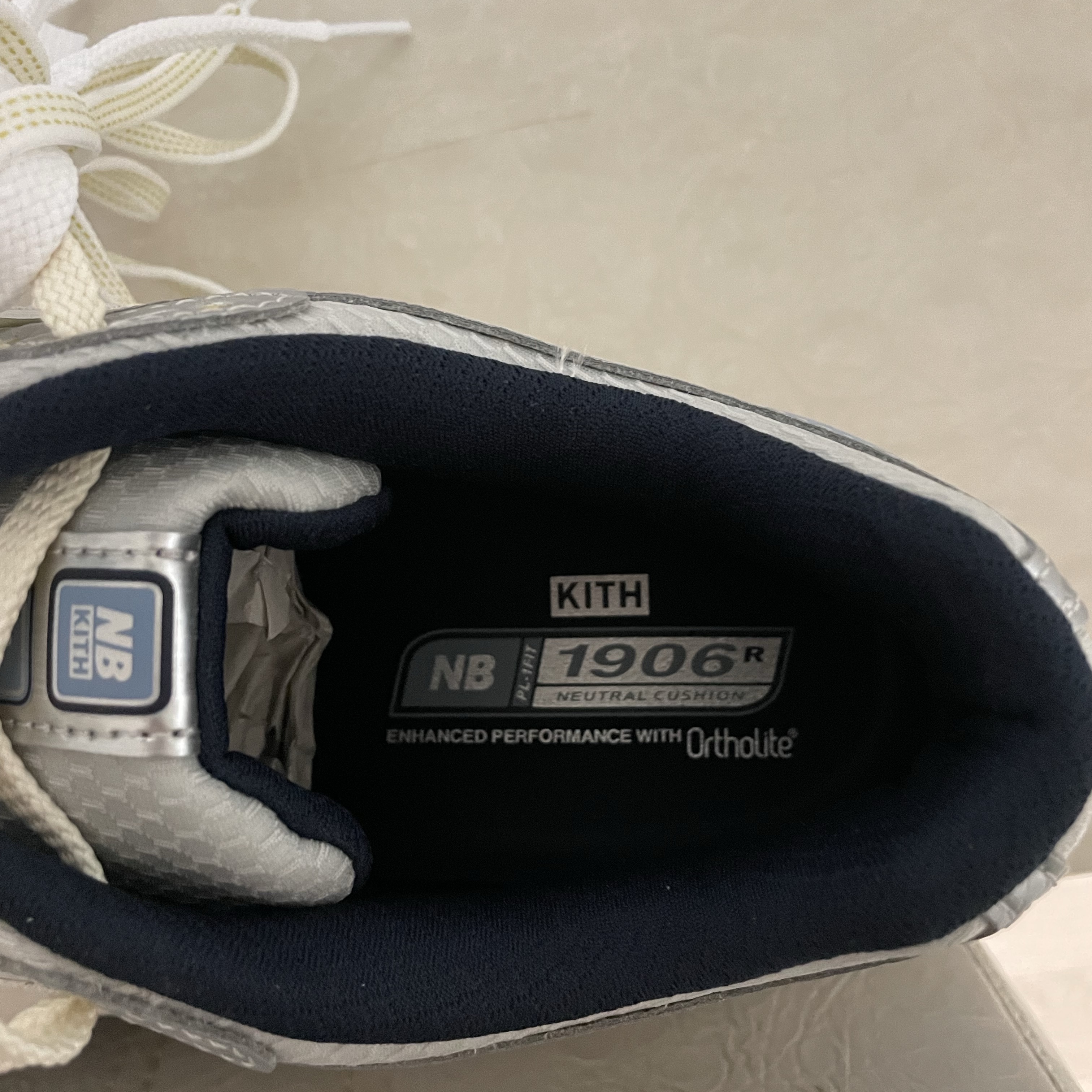 New Balance x Kith 1906R White Blue 착용 스타일 - 5