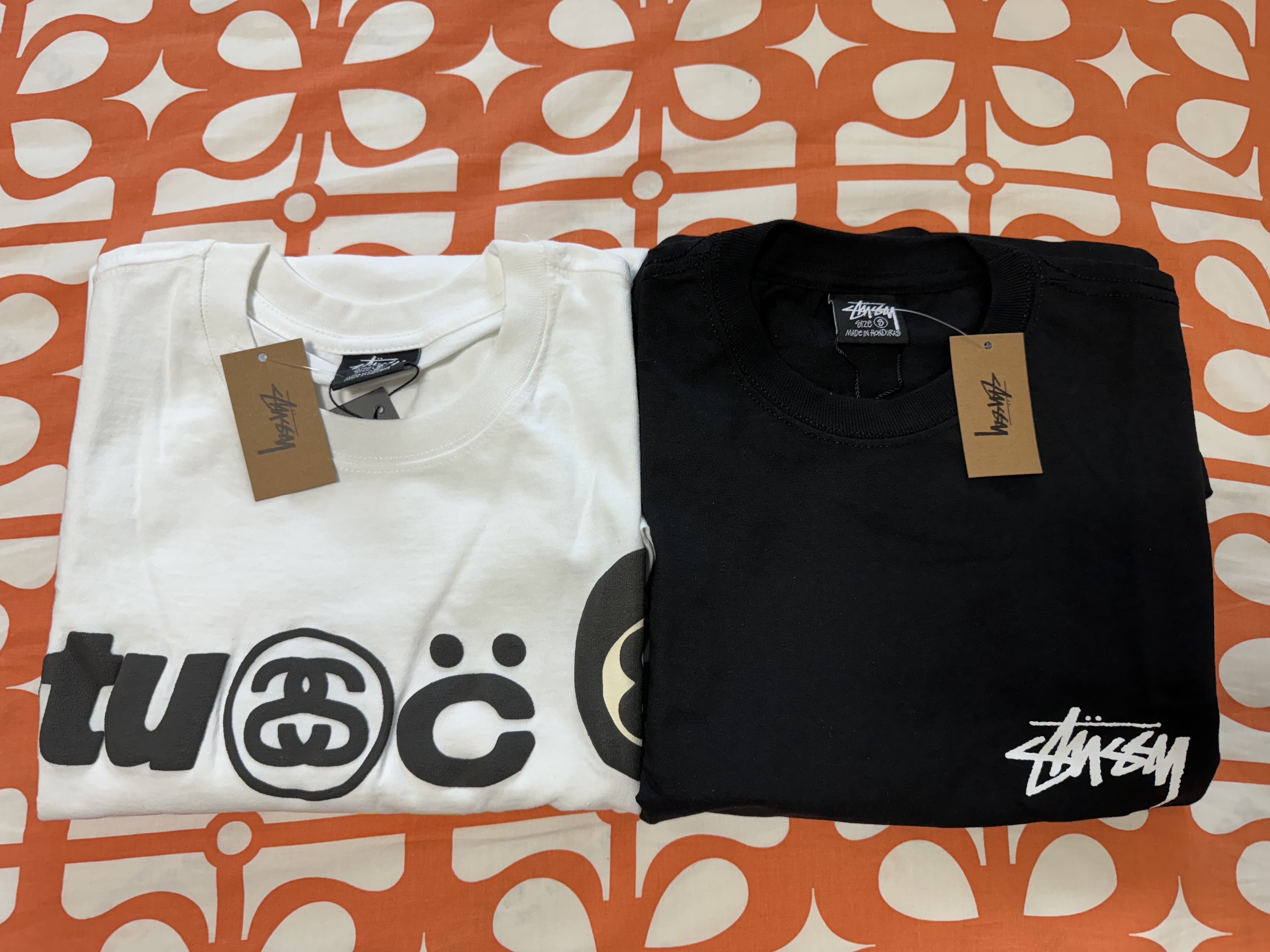 Stussy Plush T-Shirt Black, Stussy x Cactus Plant Flea Market International T-Shirt White 착용 스타일
