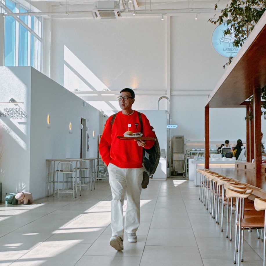 Puma x AMI Crewneck Sweatshirt Orange, Nike Air Force 1 '07 QS LBJ 착용 스타일 - 3