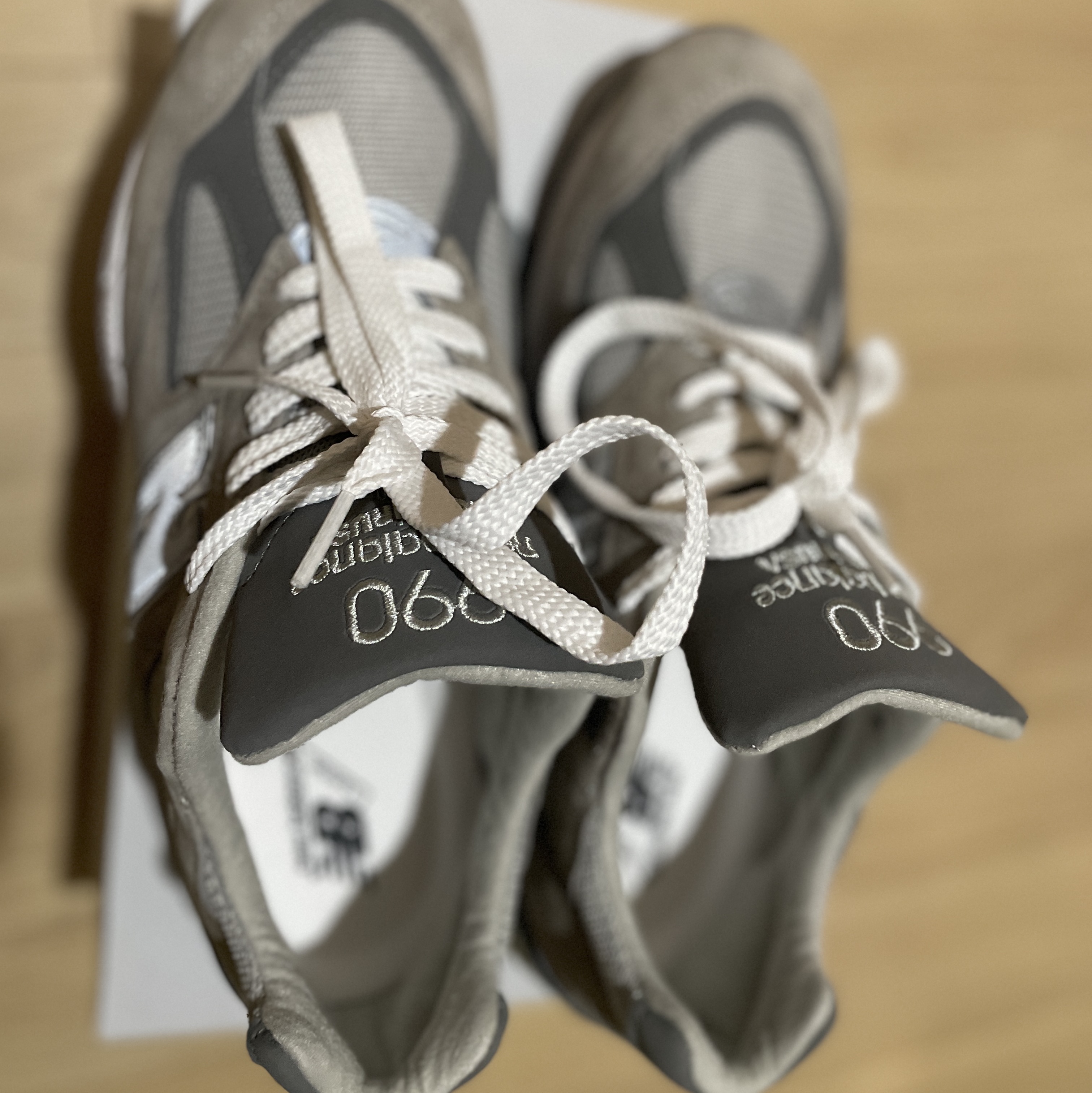 New Balance 990v2 Made in USA Grey 착용 스타일 - 1