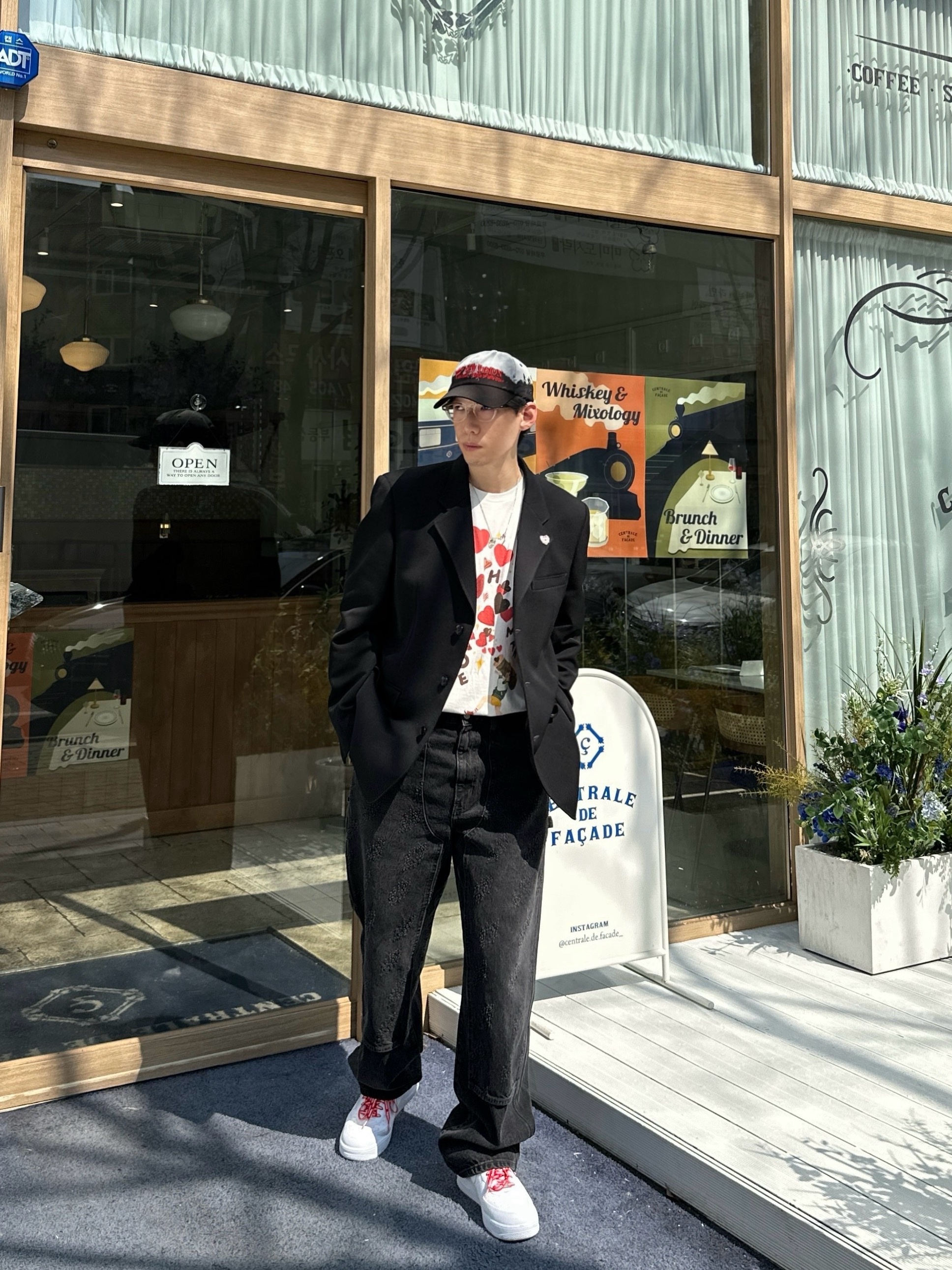 Human Made Heart Pins Red, Human Made Keiko Sootome T-shirt #17 White 착용 스타일