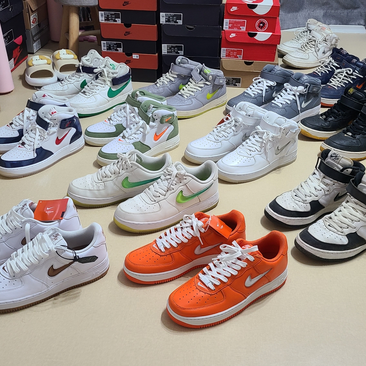 Nike Air Force 1 Low Retro Color of the Month White, Nike Air Force 1 Mid '07 Color of the Month Summit White 착용 스타일
