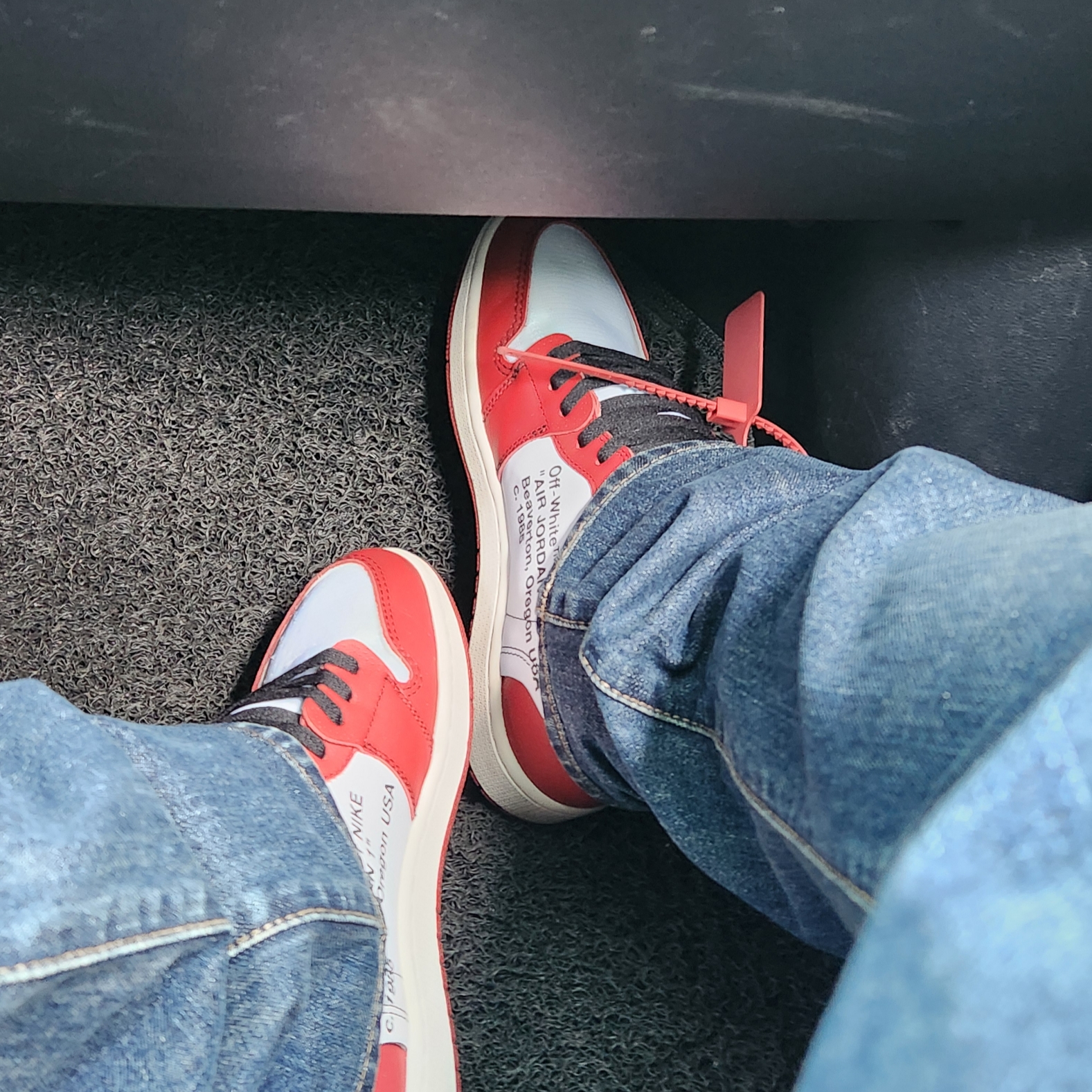Jordan 1 x Off-White Retro High Chicago The Ten 착용 스타일 - 2