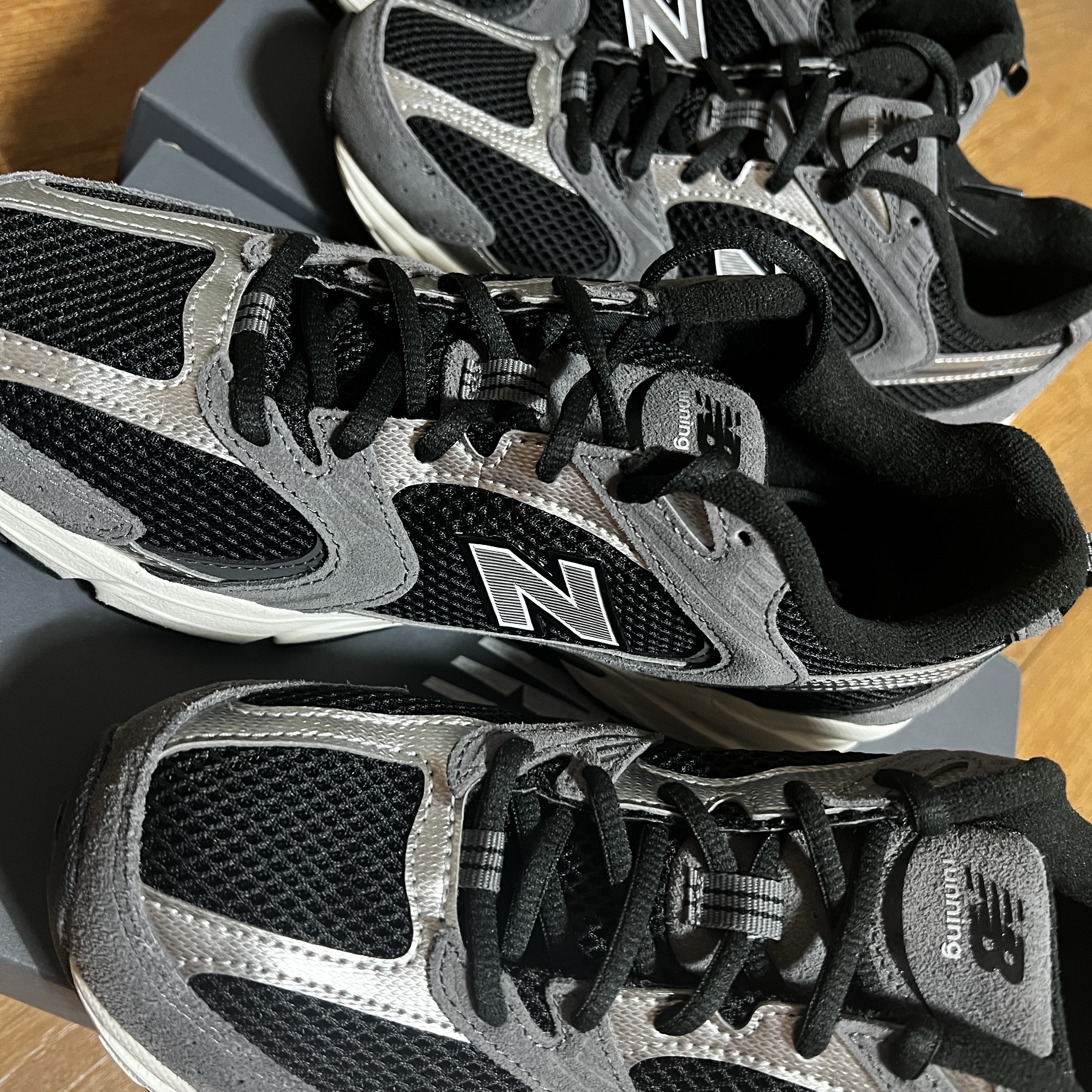 New Balance 530 Black 착용 스타일