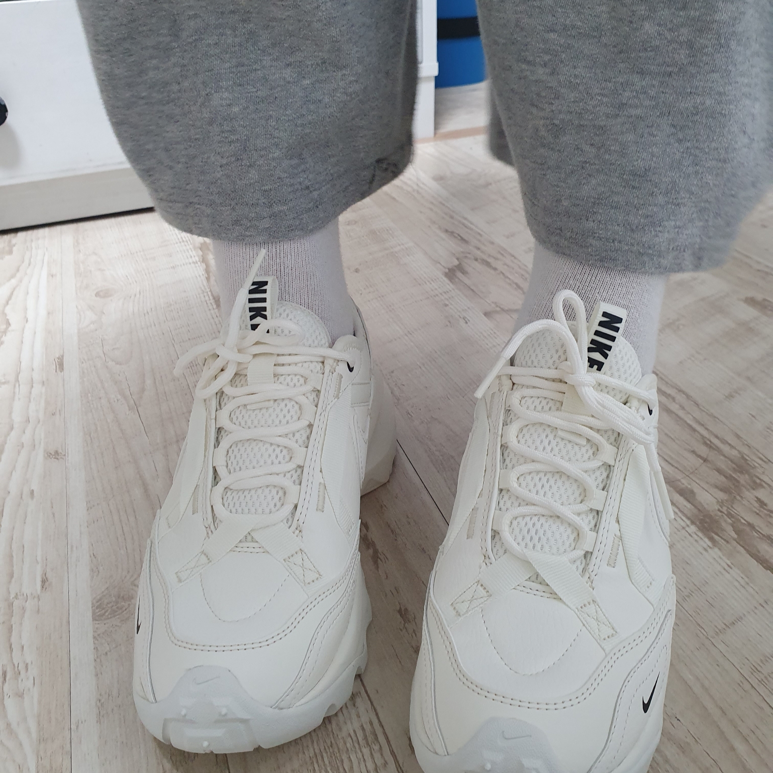 (W) Nike TC 7900 Summit White 착용 스타일 - 1