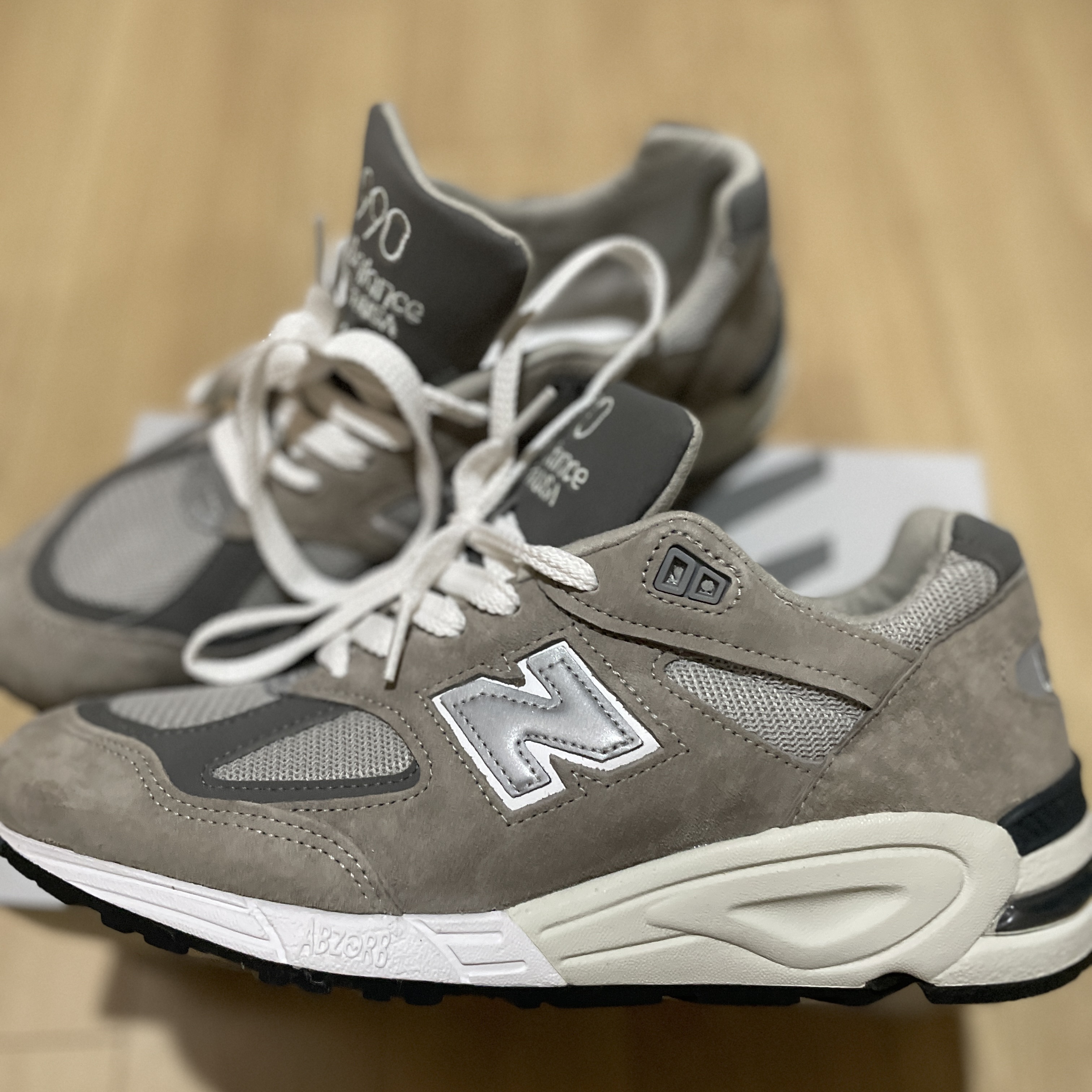 New Balance 990v2 Made in USA Grey 착용 스타일 - 3
