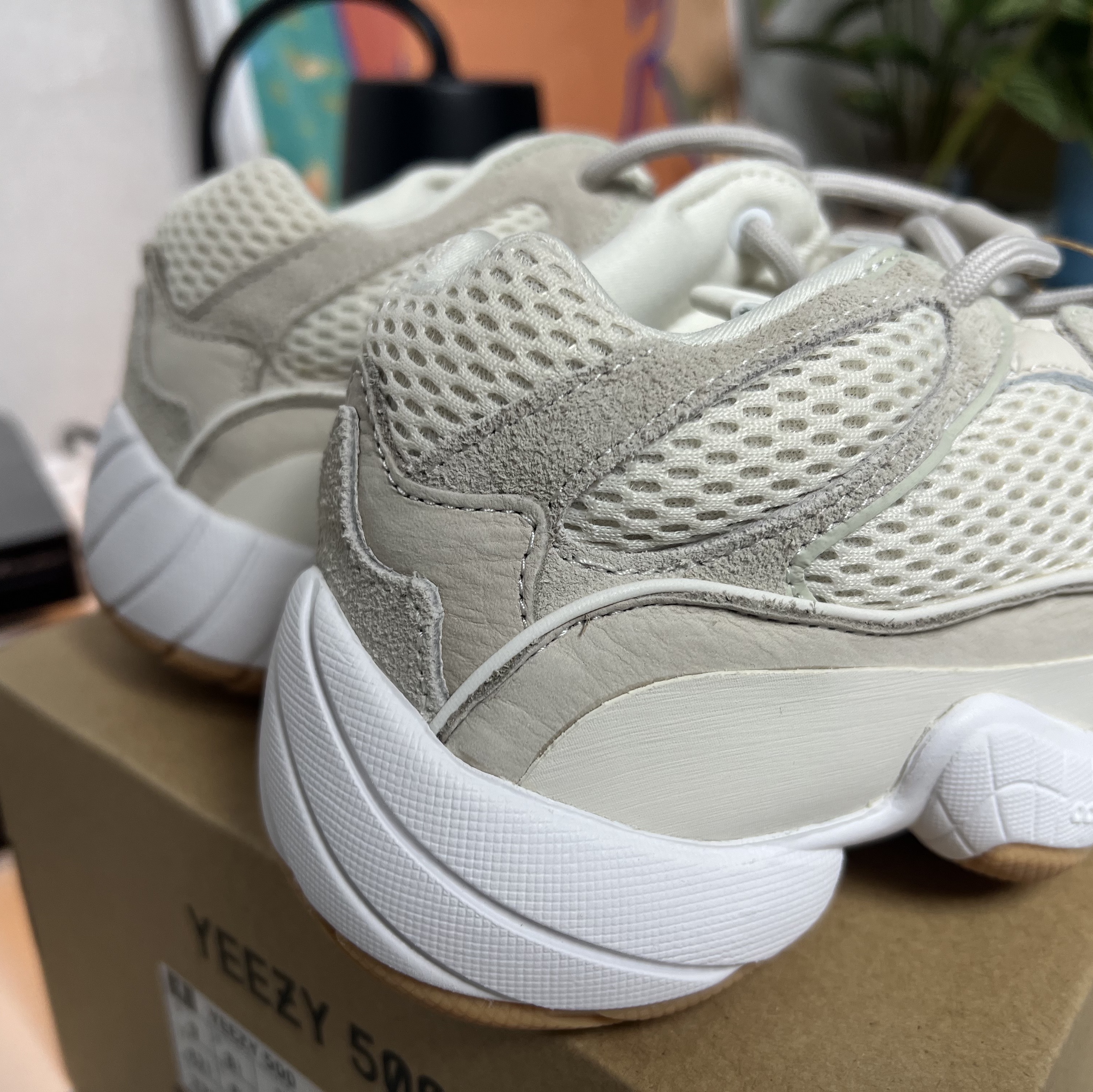 Adidas Yeezy 500 Stone Taupe 착용 스타일 - 3