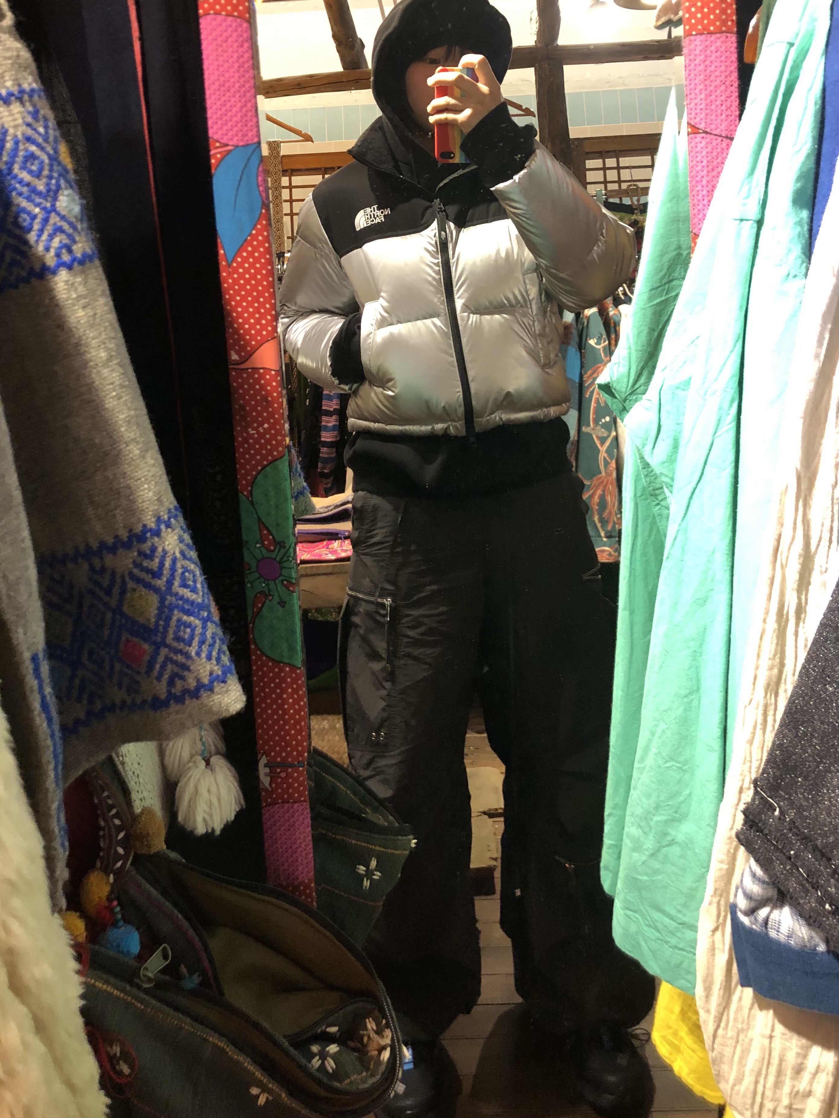 Salomon XT-4 Black Silver Metallic, (W) The North Face White Label Novelty Nuptse Down Jacket SE Silver 착용 스타일