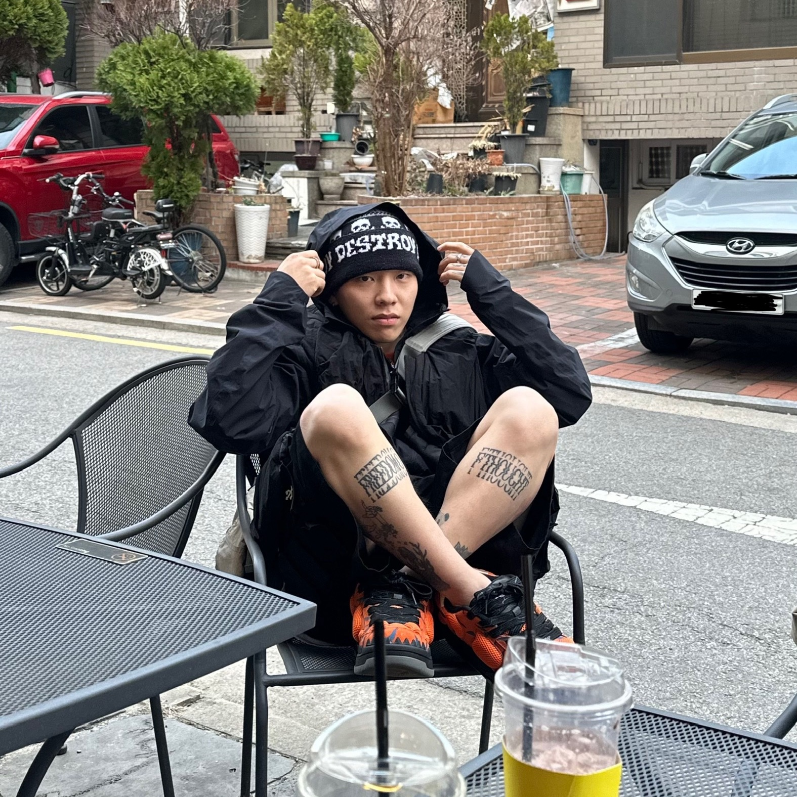 Arc'teryx Atom Hoody Black 착용 스타일 - 2
