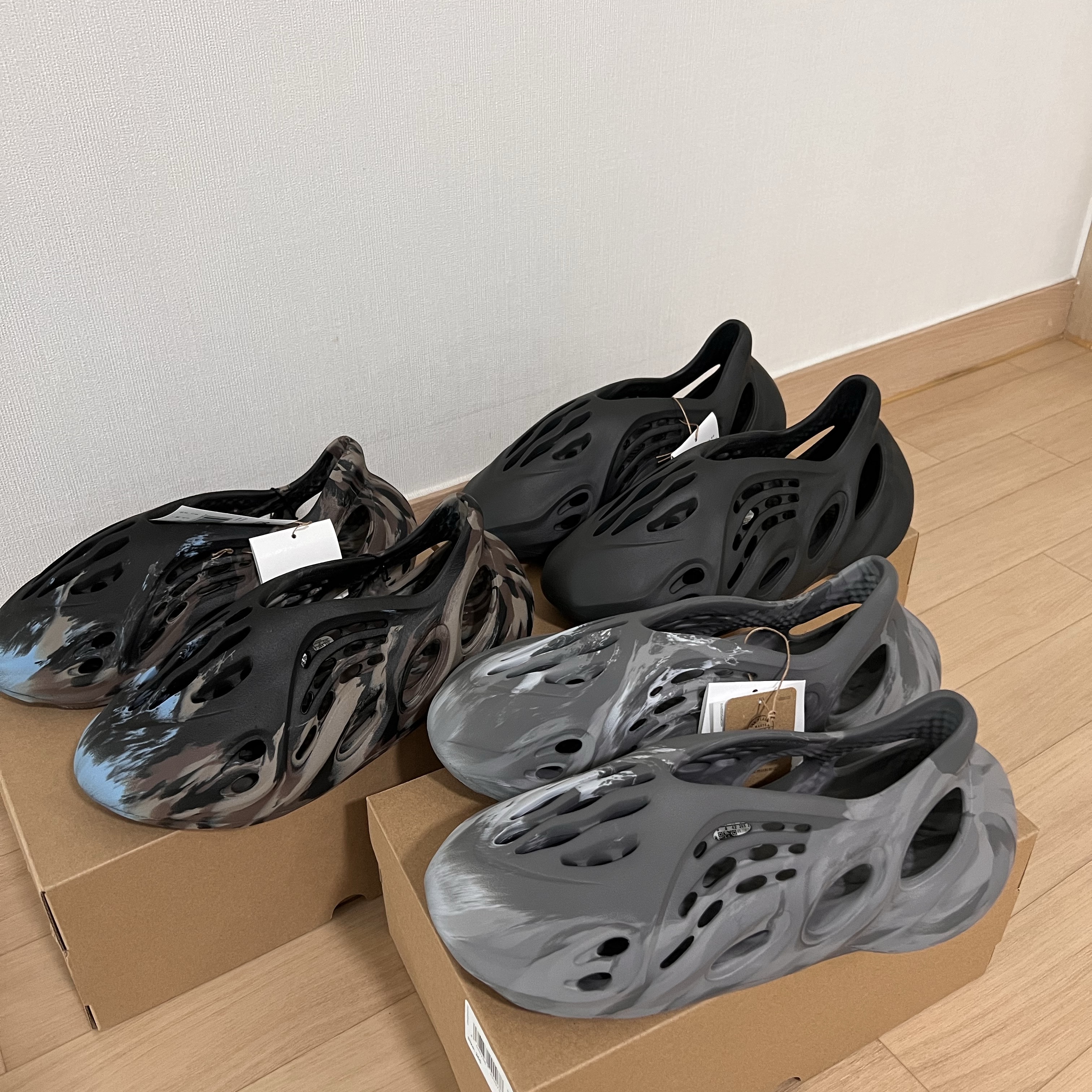 Adidas Yeezy Foam RNNR MX Granite 착용 스타일
