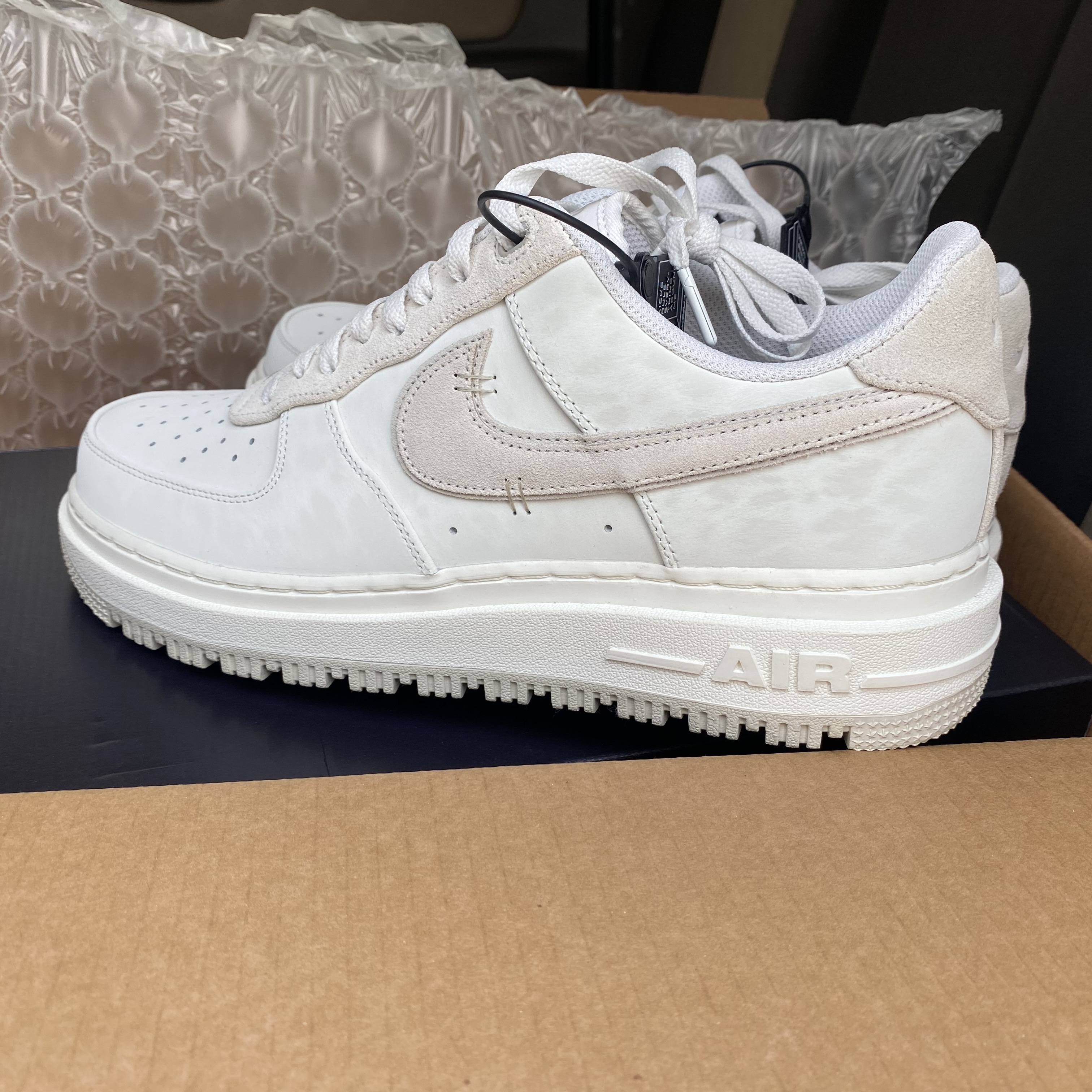 Nike Air Force 1 Luxe Summit White 착용 스타일