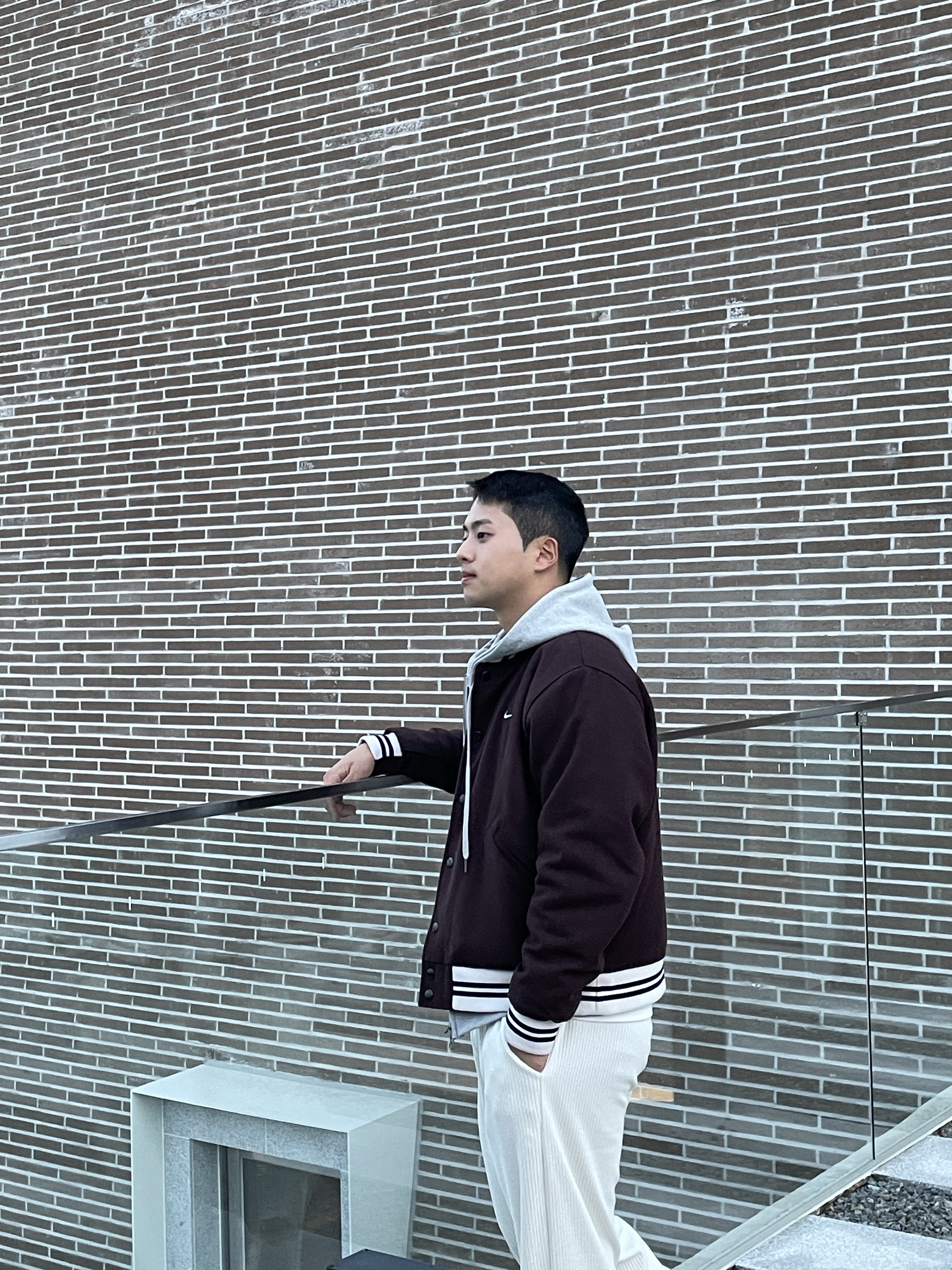 Nike NSW Authentics Varsity Jacket Brown Basalt - Asia 착용 스타일 - 2