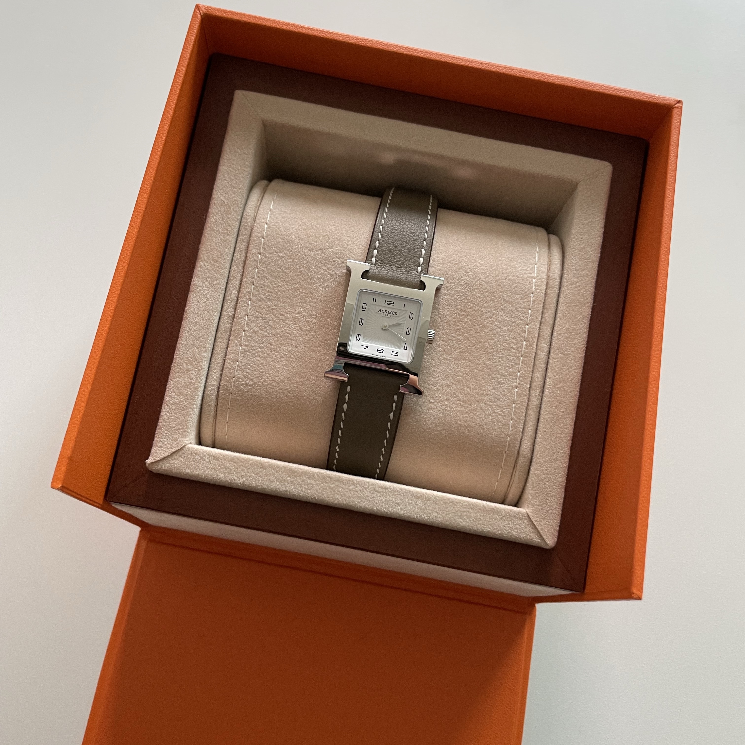 Hermes Heure H Watch Small Etoupe Swift Strap & Steel 착용 스타일 - 2