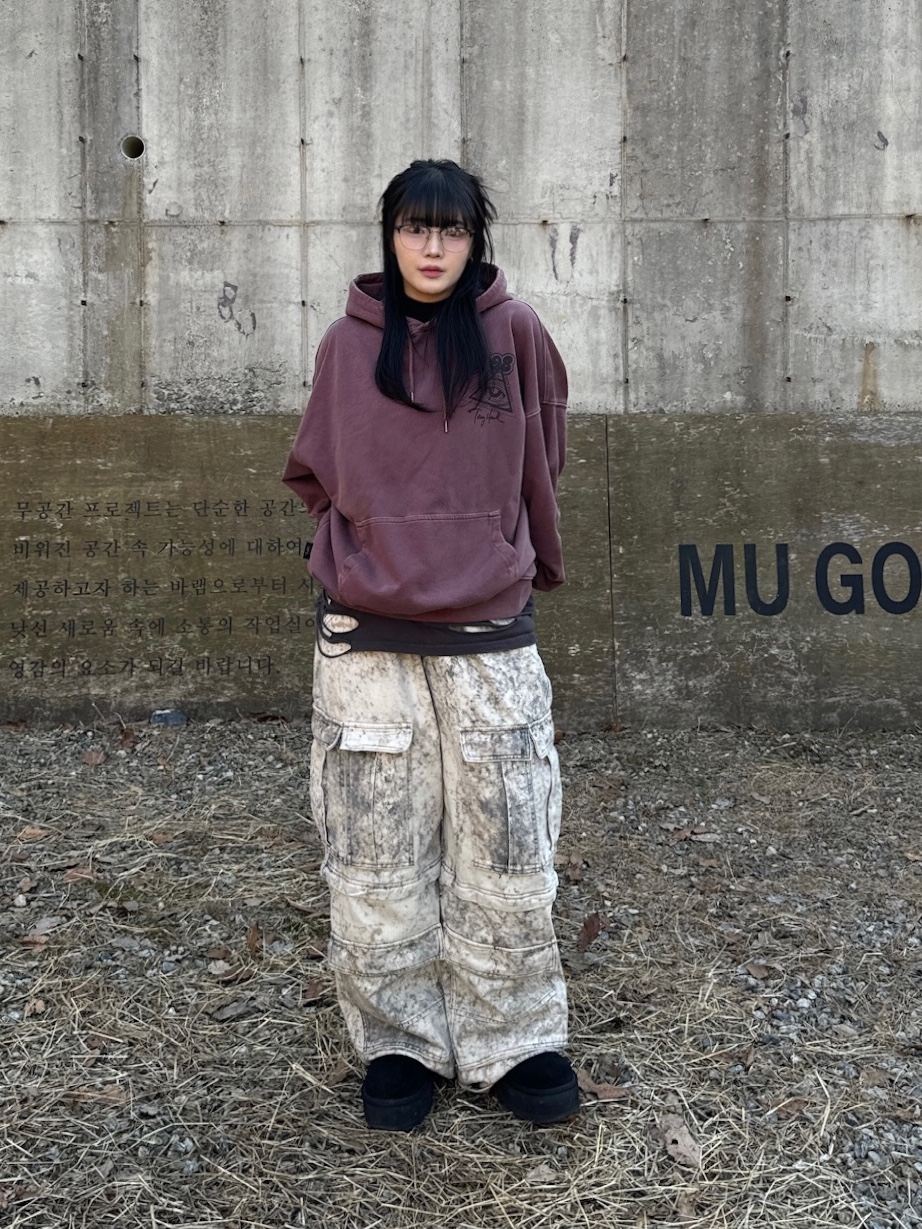 (W) UGG Classic Mini Platform Boots Black, Sentiments No.391 Necklace Silver 착용 스타일 - 3