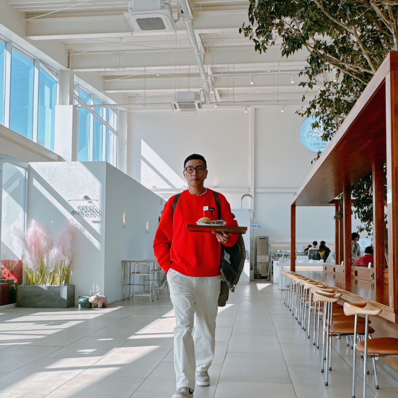 Puma x AMI Crewneck Sweatshirt Orange, Nike Air Force 1 '07 QS LBJ 착용 스타일 - 2