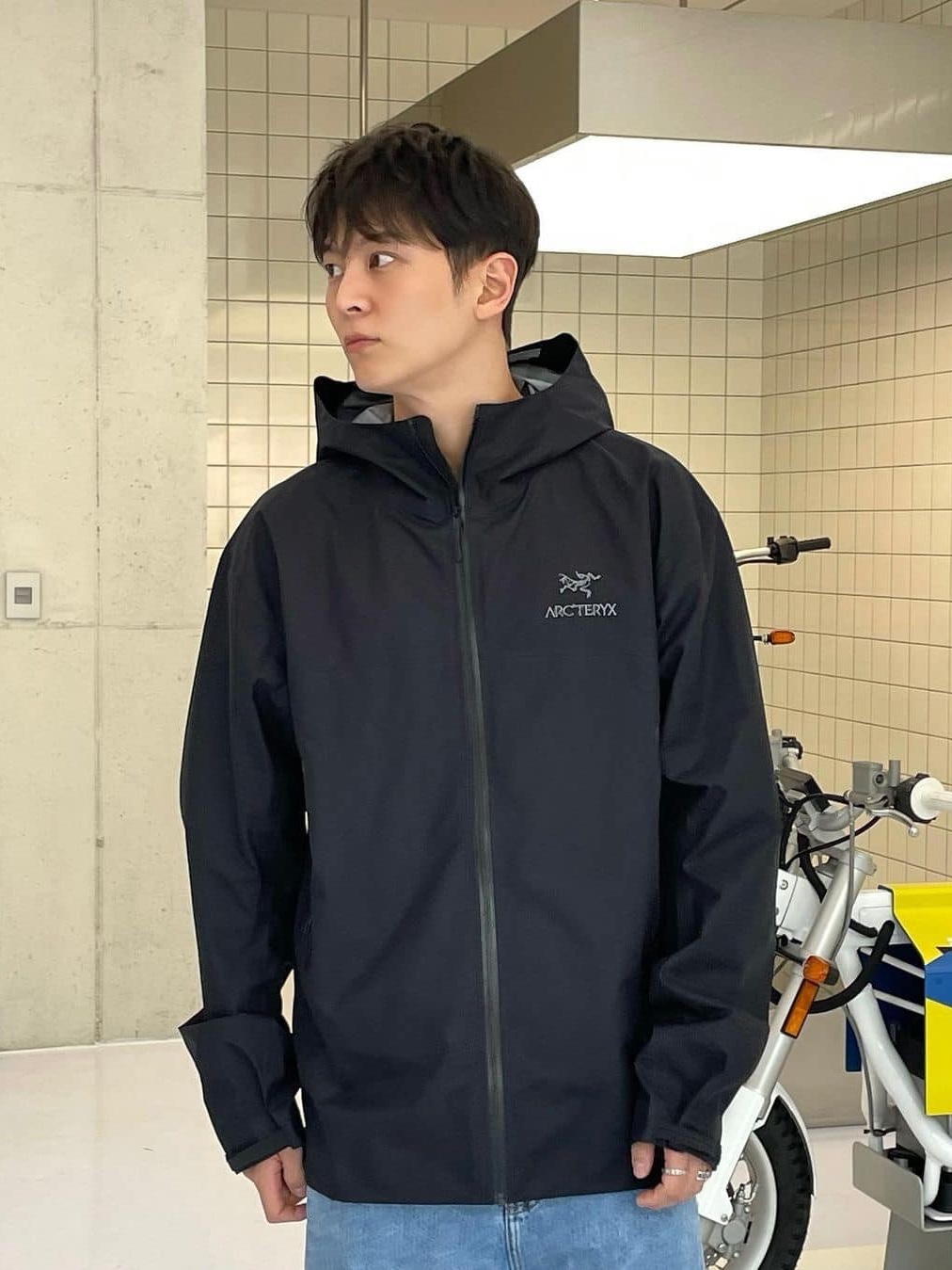 Arc'teryx Atom SL Hoody Black, Arc'teryx Beta LT Jacket Vitality 착용 스타일 - 2