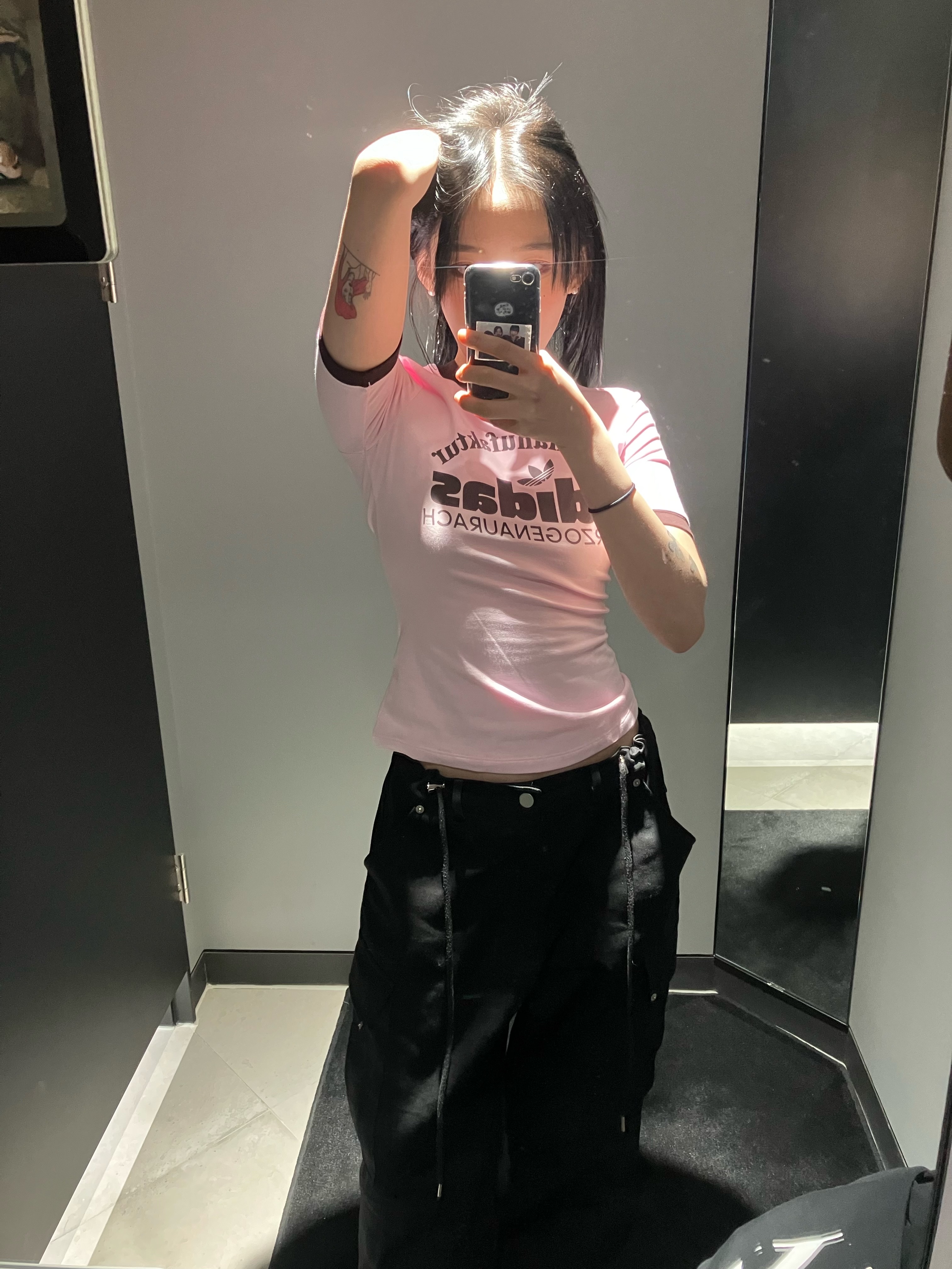 (W) Adidas Retro Graphic T-Shirt Pink - KR Sizing, (W) Adidas Spezial Handball Core Black Clear Pink 착용 스타일 - 1