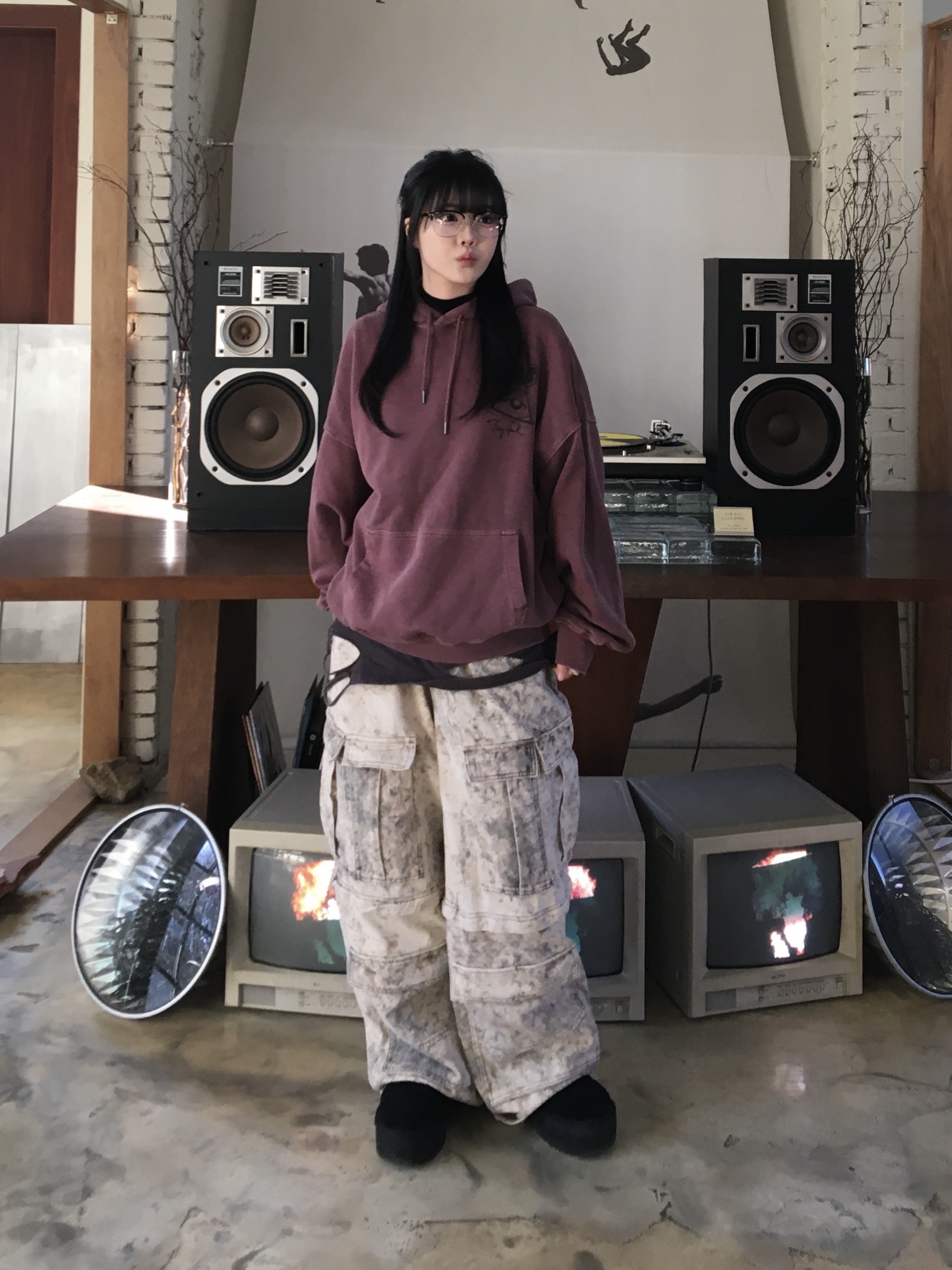 (W) UGG Classic Mini Platform Boots Black, Sentiments No.391 Necklace Silver 착용 스타일 - 7
