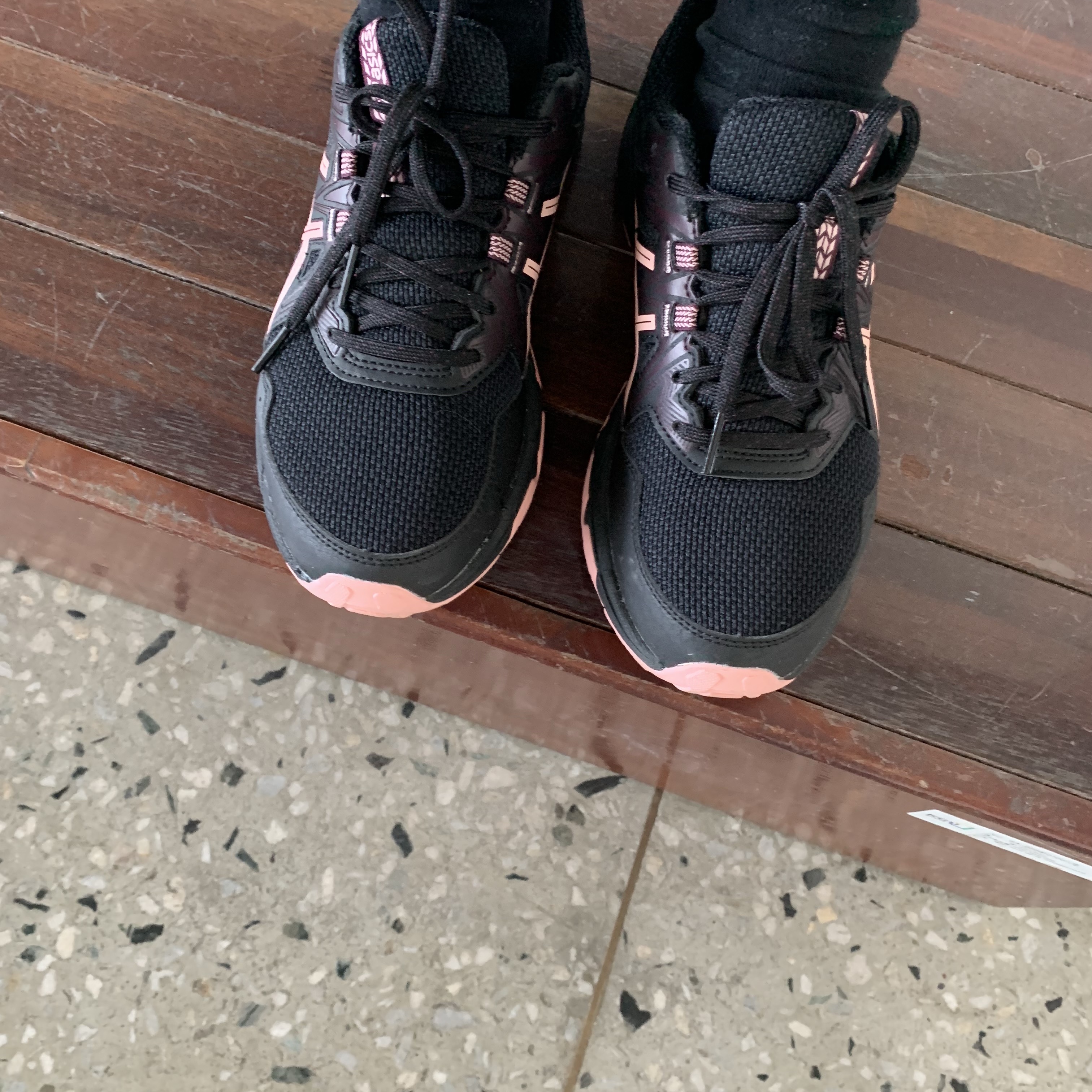 (W) Asics Gel-Venture 8 Black Frosted Rose 착용 스타일