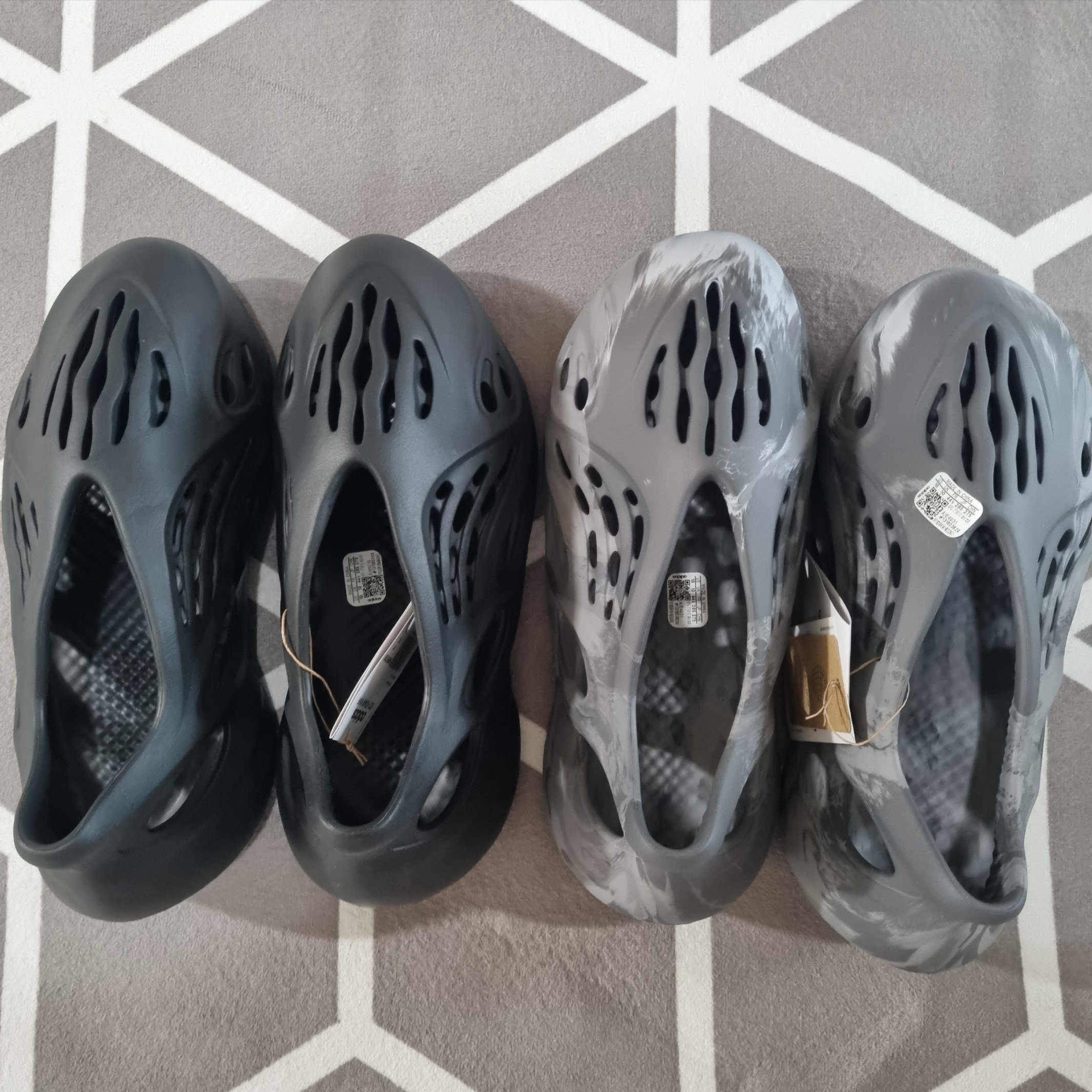Adidas Yeezy Foam RNNR MX Granite, Adidas Yeezy Foam RNNR Onyx 착용 스타일 - 1