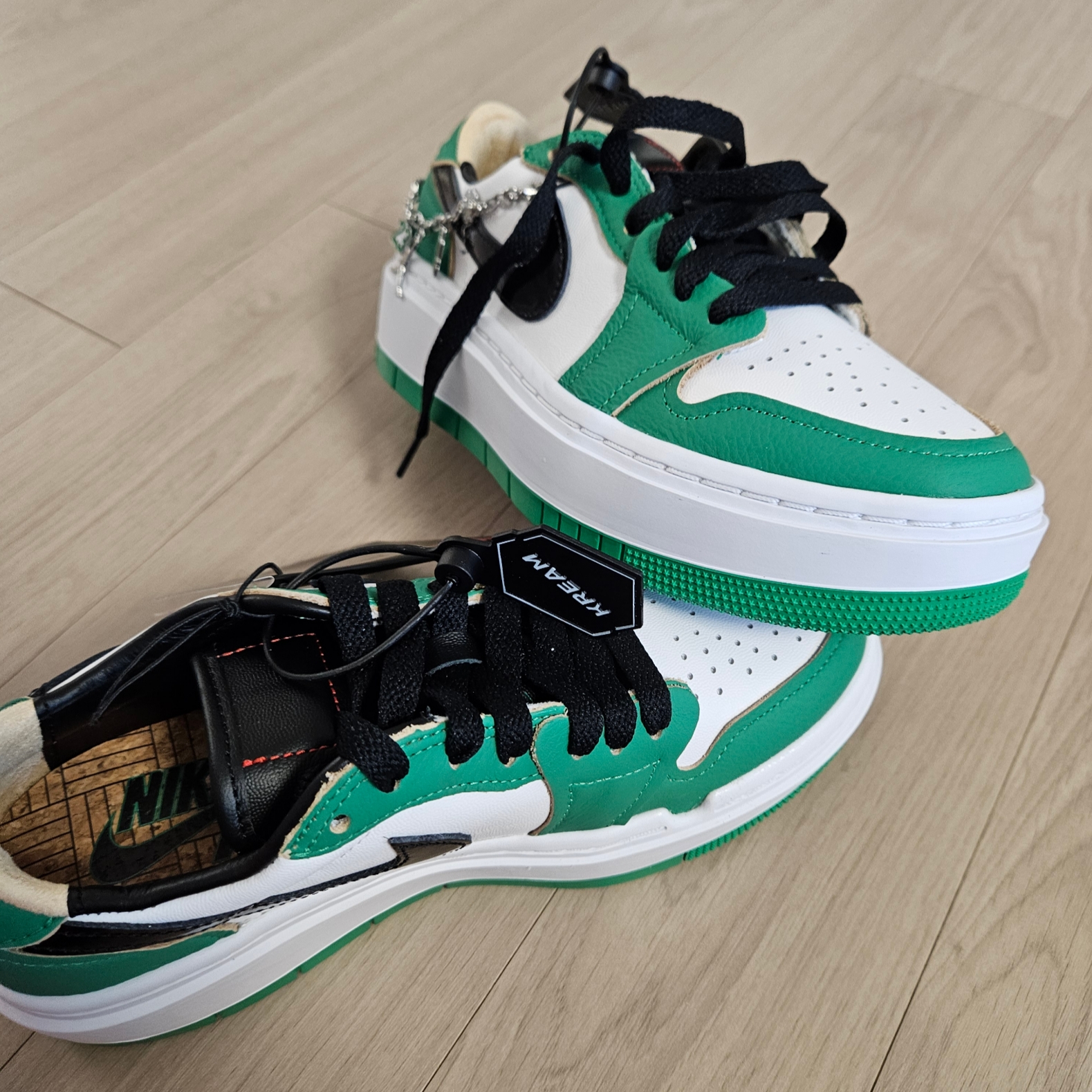(W) Jordan 1 Elevate Low SE Lucky Green 착용 스타일 - 2