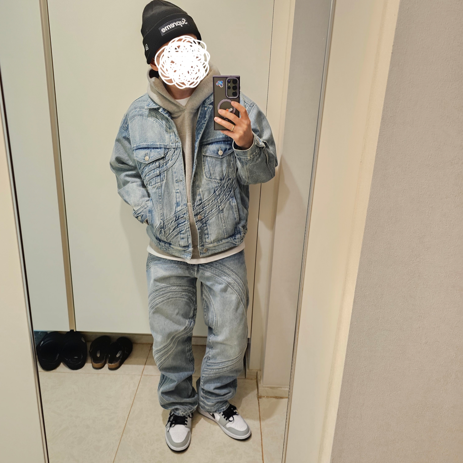 Supreme S Logo Denim Trucker Jacket Washed Blue - 24SS, Supreme S Logo Loose Fit Jean Washed Blue - 24SS 착용 스타일