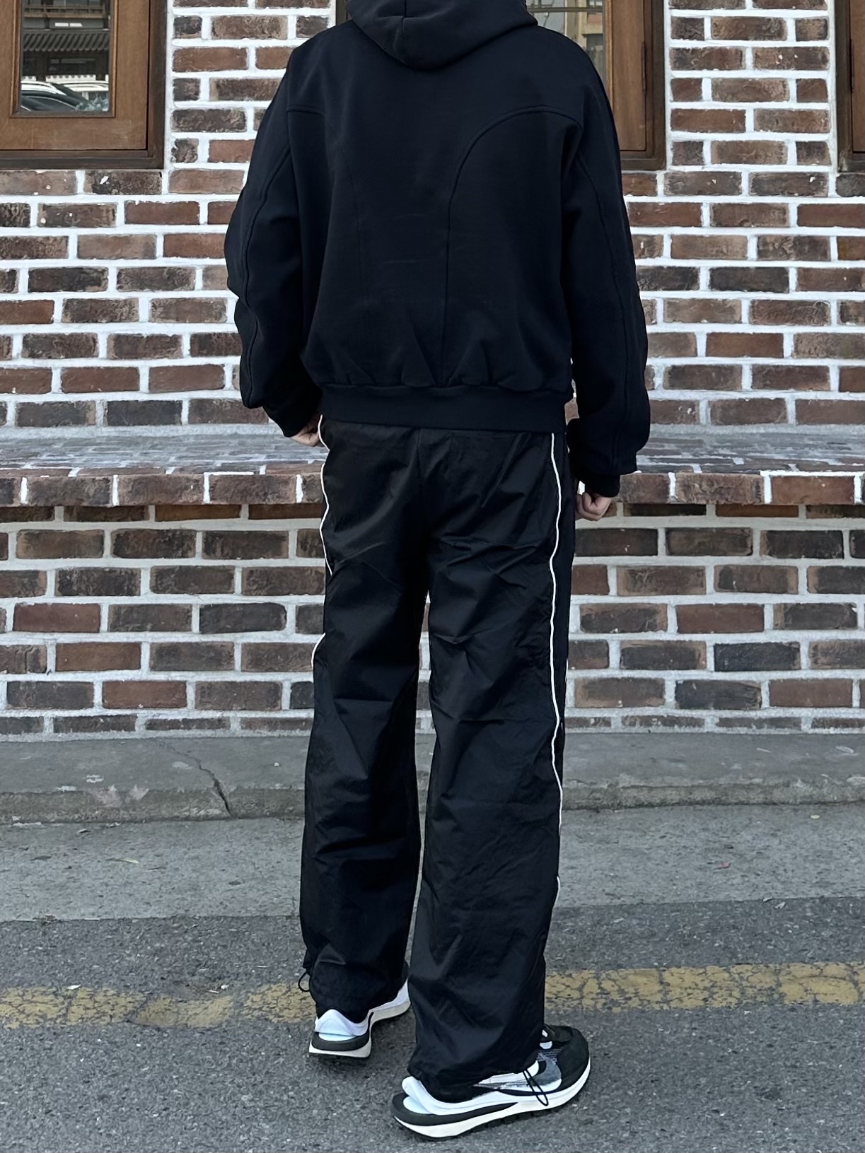 Nike x Sacai VaporWaffle Black White 착용 스타일 - 3