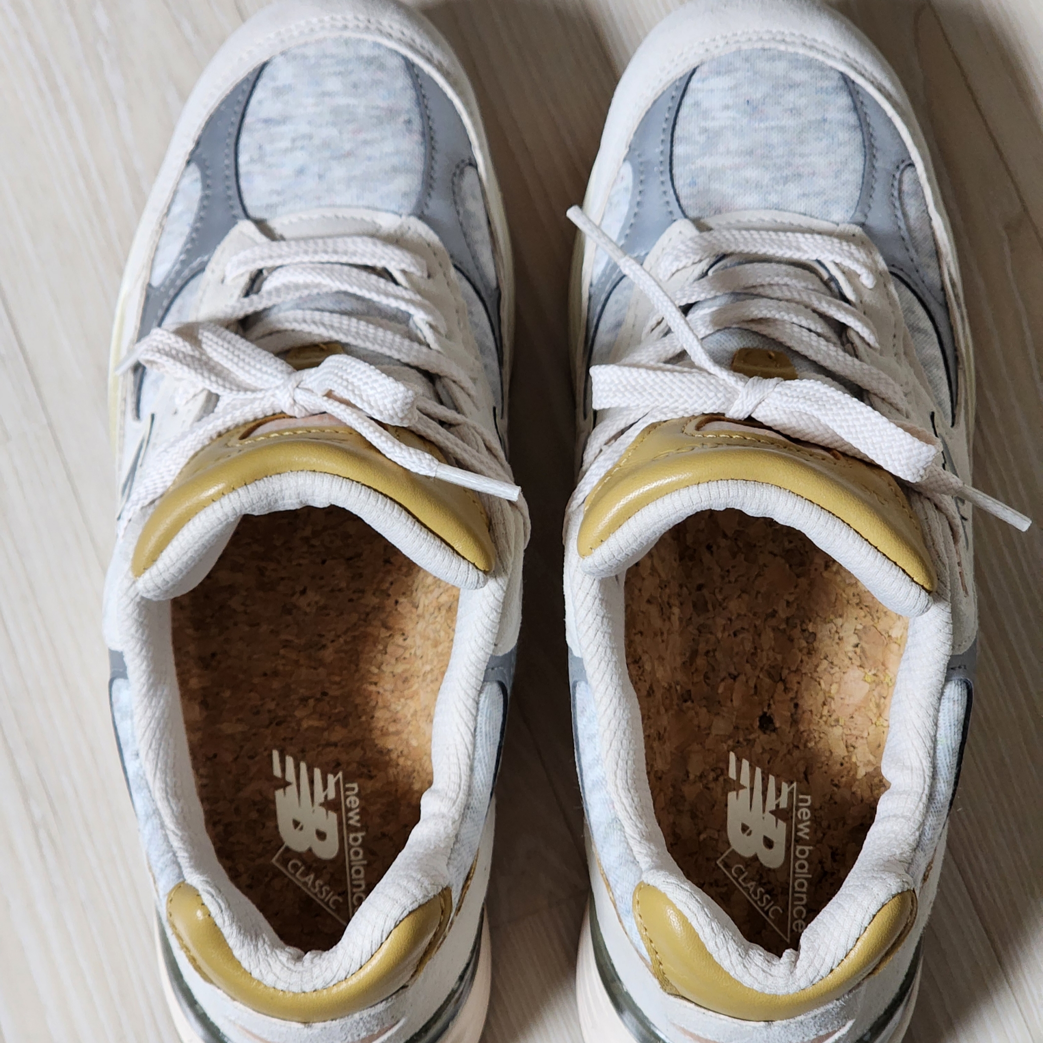 (W) New Balance 992 Made in USA Raw Silk 착용 스타일 - 2