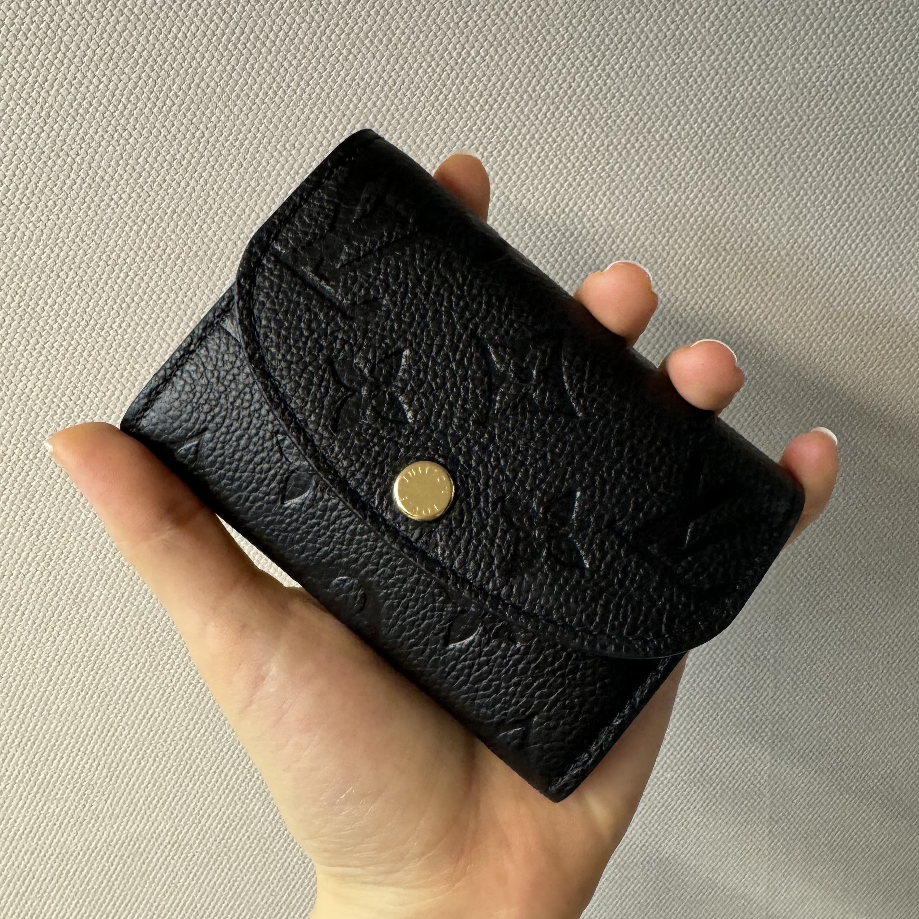 Louis Vuitton Rosalie Coin Purse Monogram Black 착용 스타일