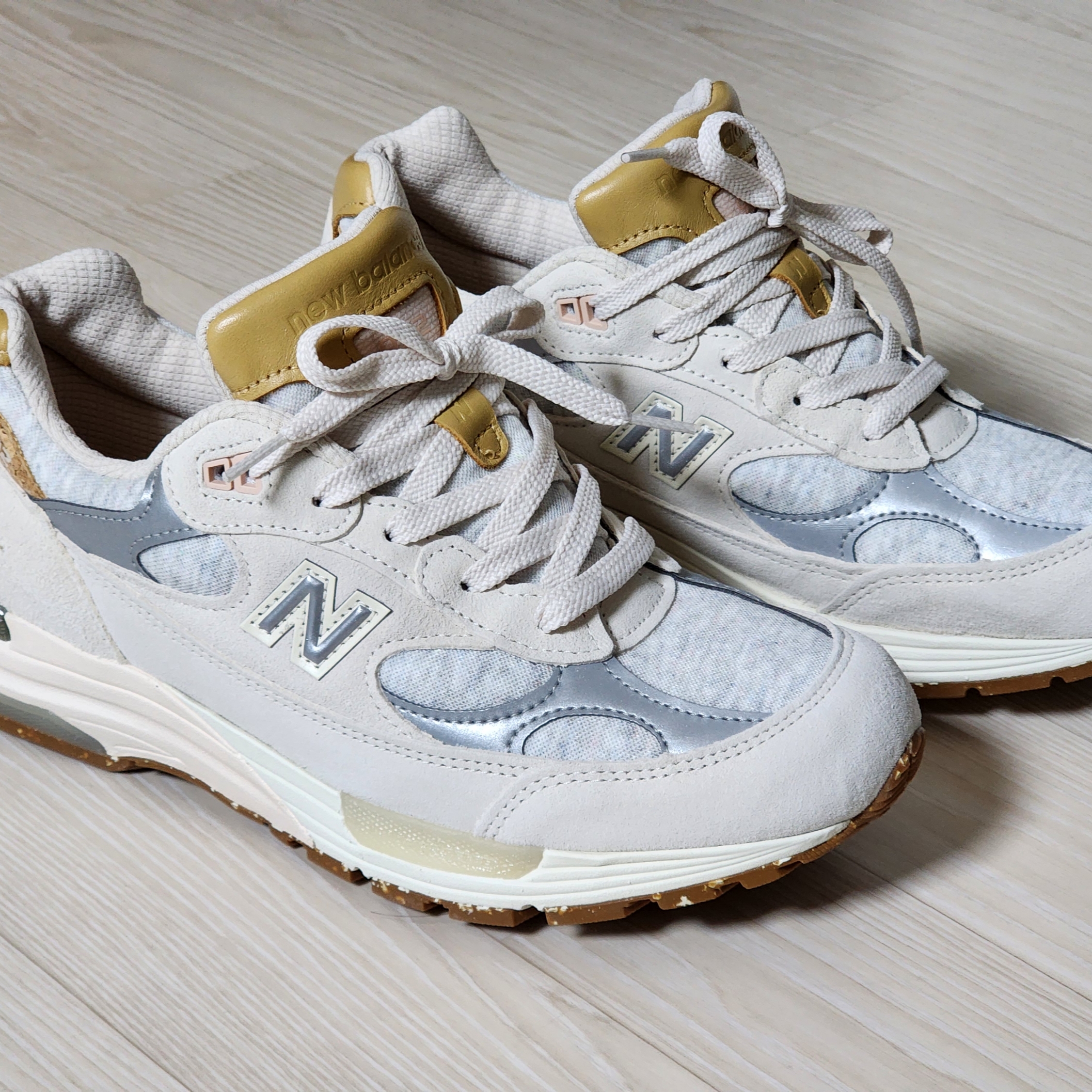 (W) New Balance 992 Made in USA Raw Silk 착용 스타일 - 1