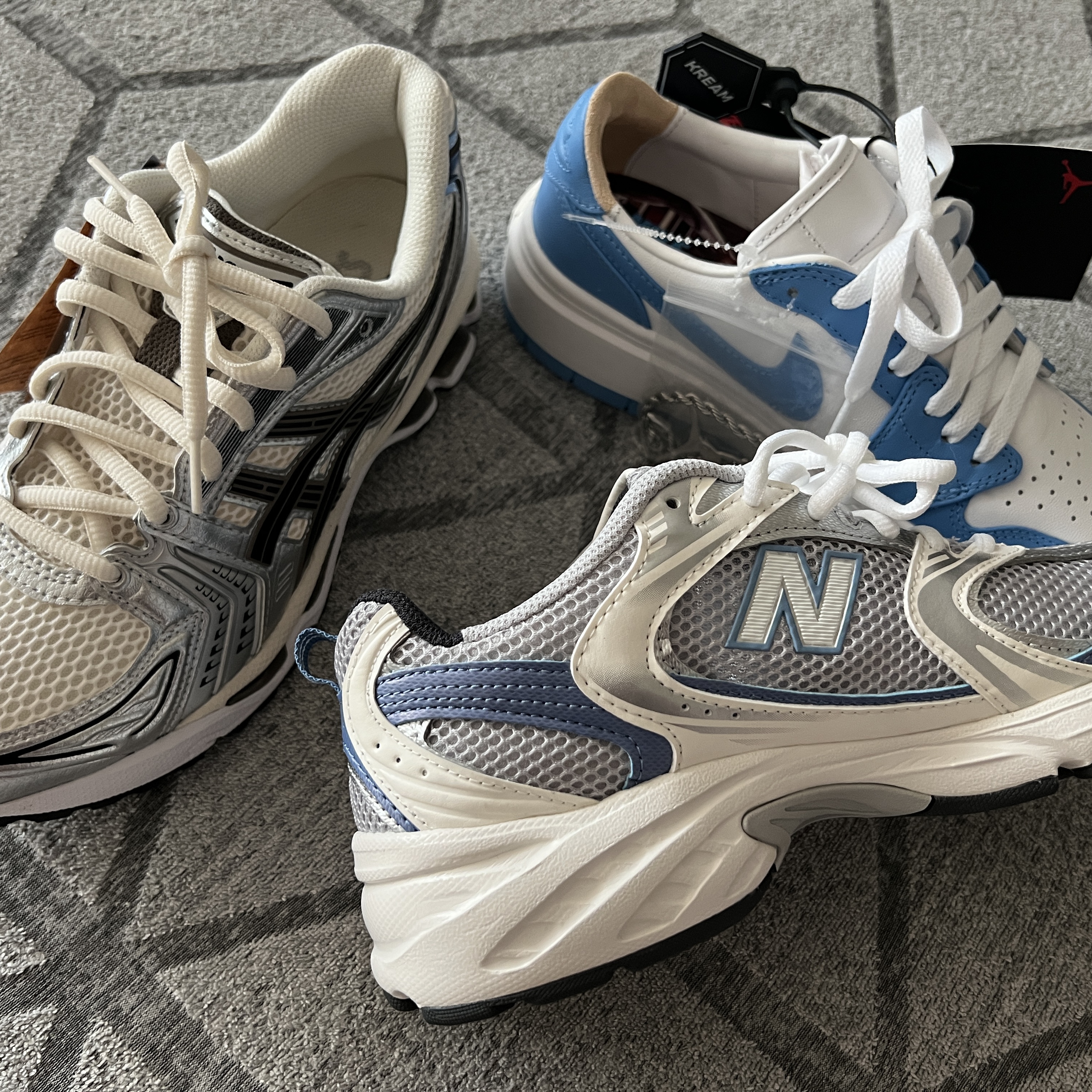 (W) Jordan 1 Elevate Low SE University Blue, Asics Gel-Kayano 14 Cream Black 착용 스타일 - 4