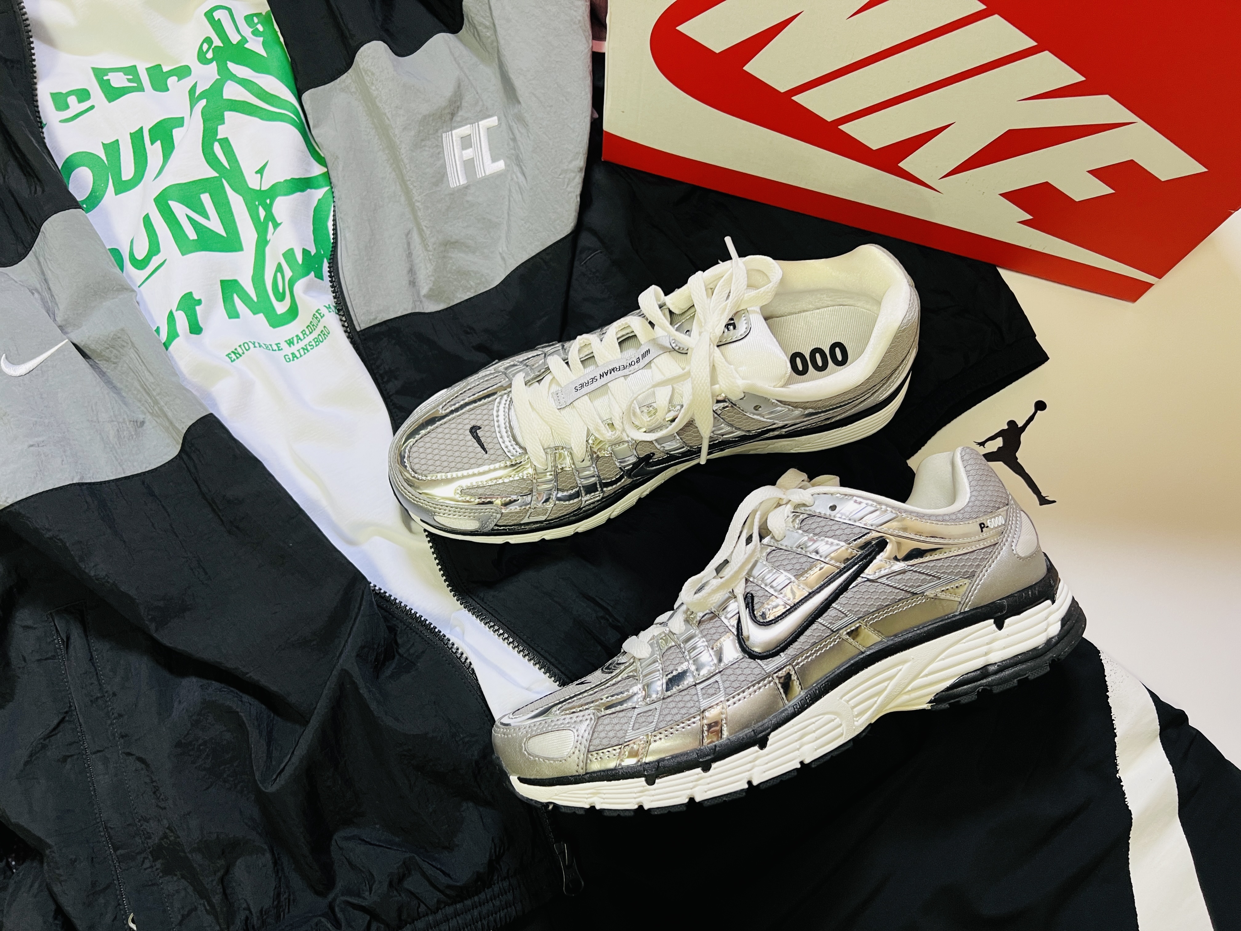 Nike P-6000 Metallic Silver 착용 스타일 - 1