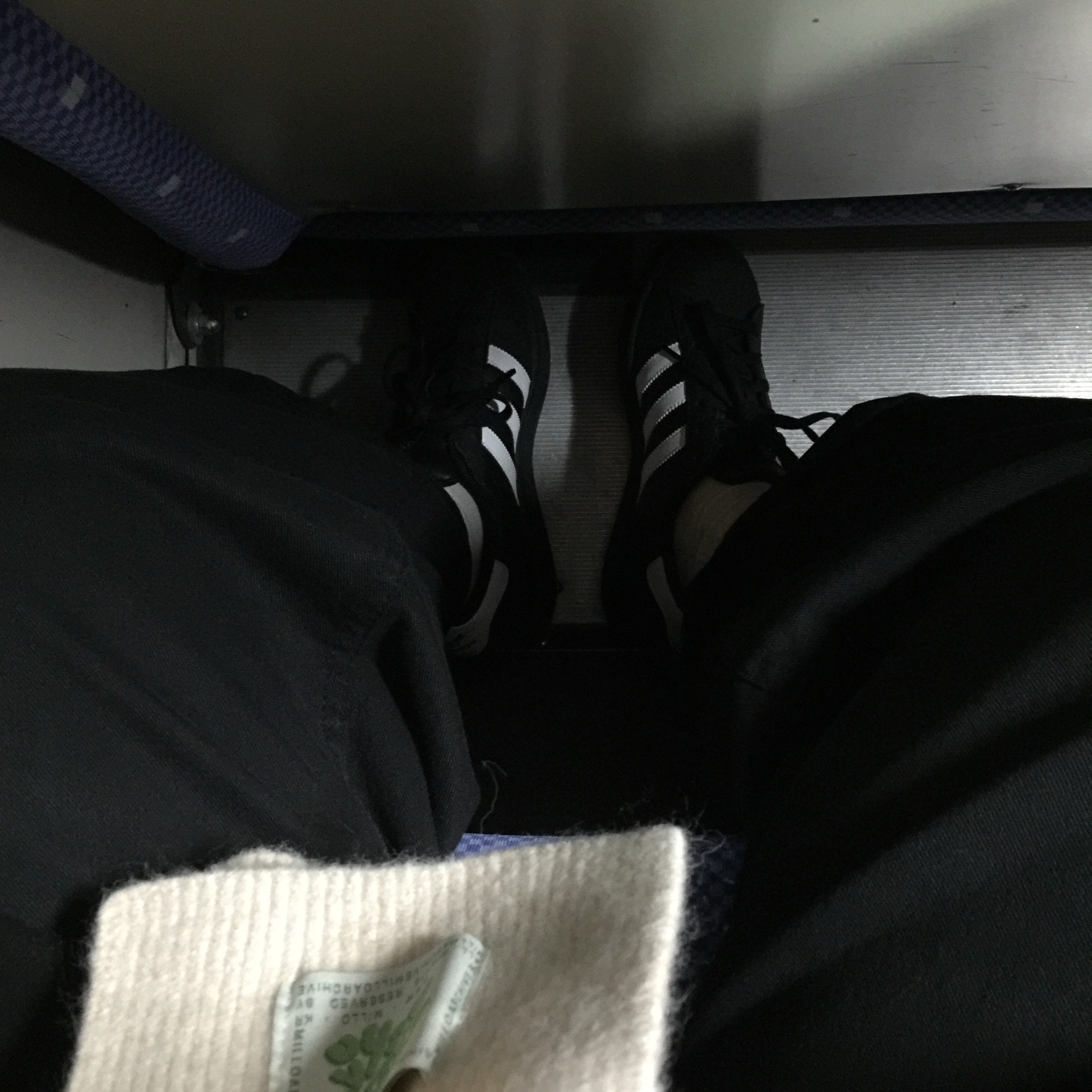 Adidas Superstar Core Black White 착용 스타일