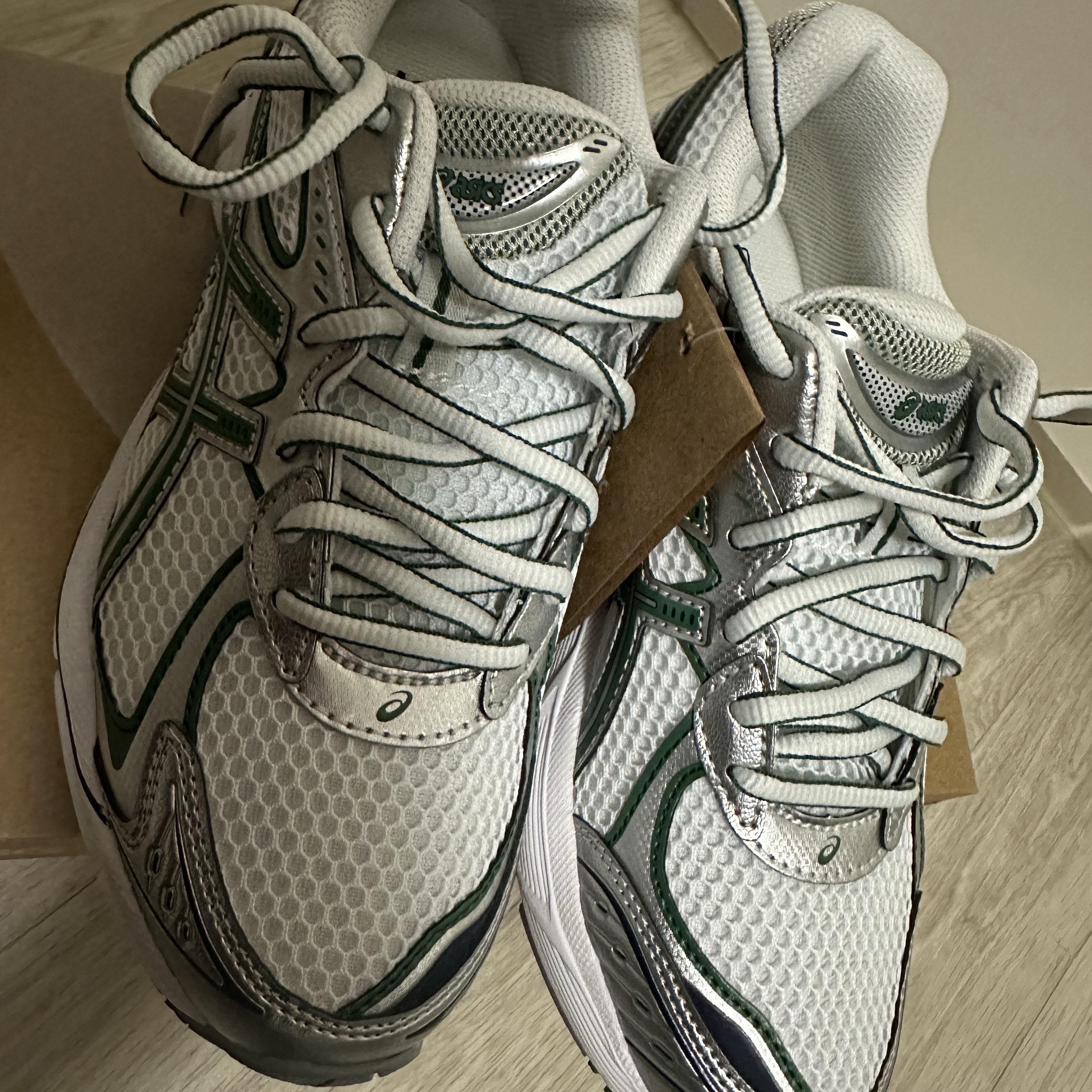 Asics GT-2160 White Shamrock Green 착용 스타일 - 1