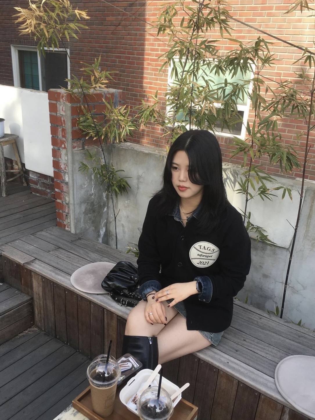 Safarispot Roux Base Uniform Cardigan  Black 착용 스타일 - 2