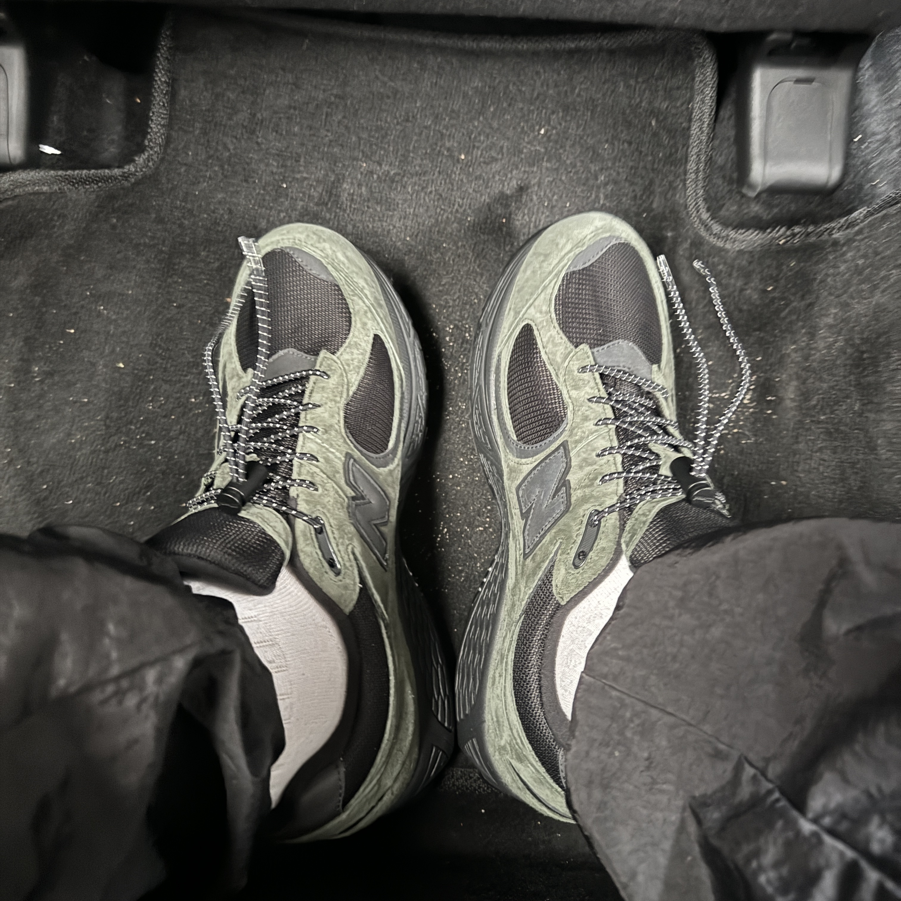 New Balance x JJJJound 2002R Gore-Tex Pine 착용 스타일