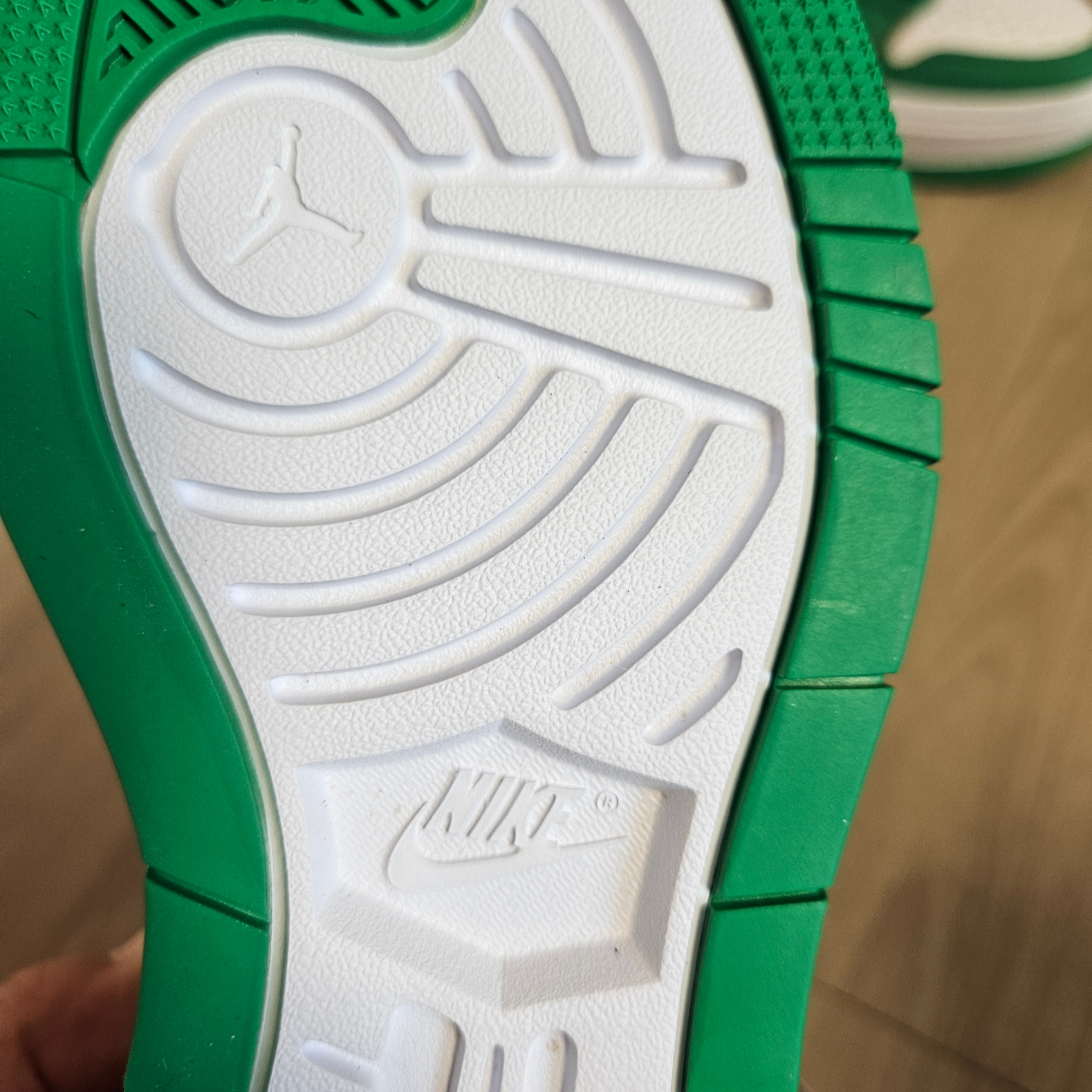 (W) Jordan 1 Elevate Low SE Lucky Green 착용 스타일 - 1