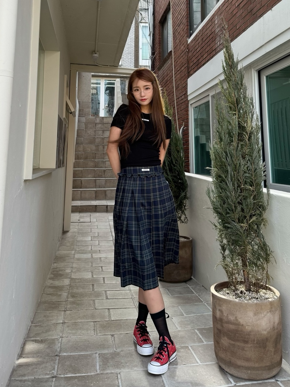 Converse x Stussy Chuck 70 Ox Poppy Red, (W) Chanel Beauty Hair Clip & Black 착용 스타일 - 1